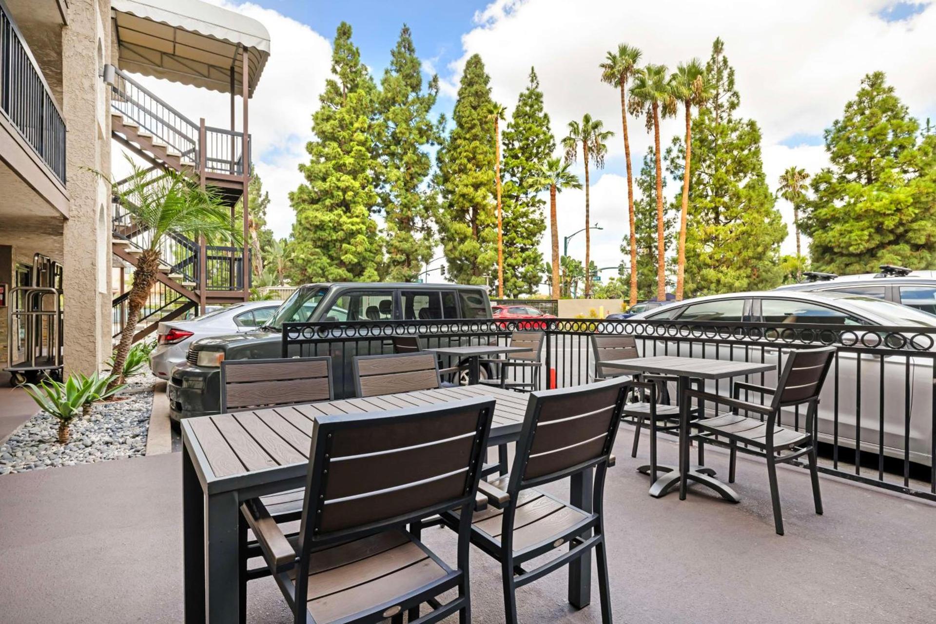 Best Western Courtesy Hotel - Anaheim Resort Amusement Park photo 32