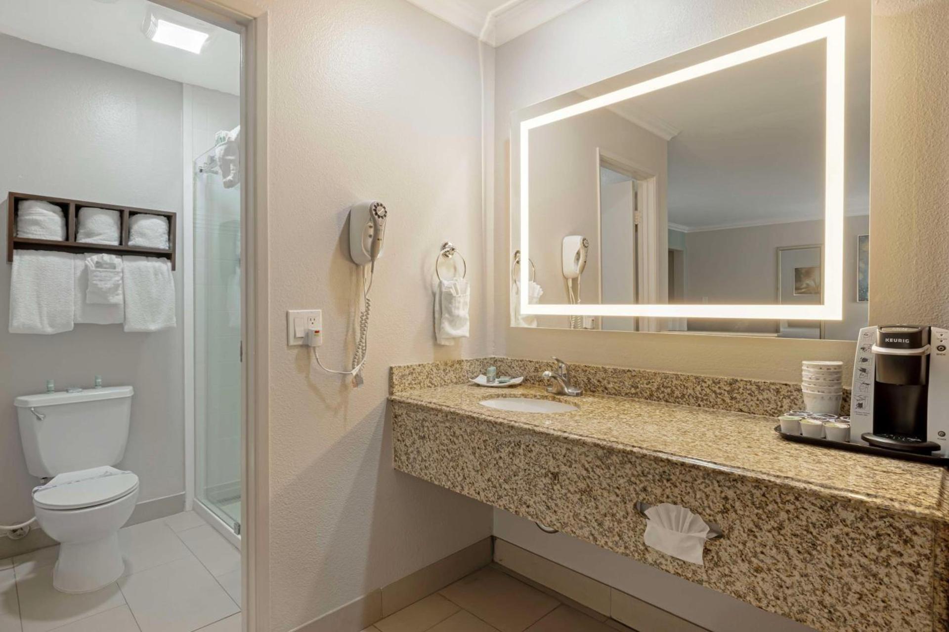 Best Western Courtesy Hotel - Anaheim Resort Amusement Park photo 27