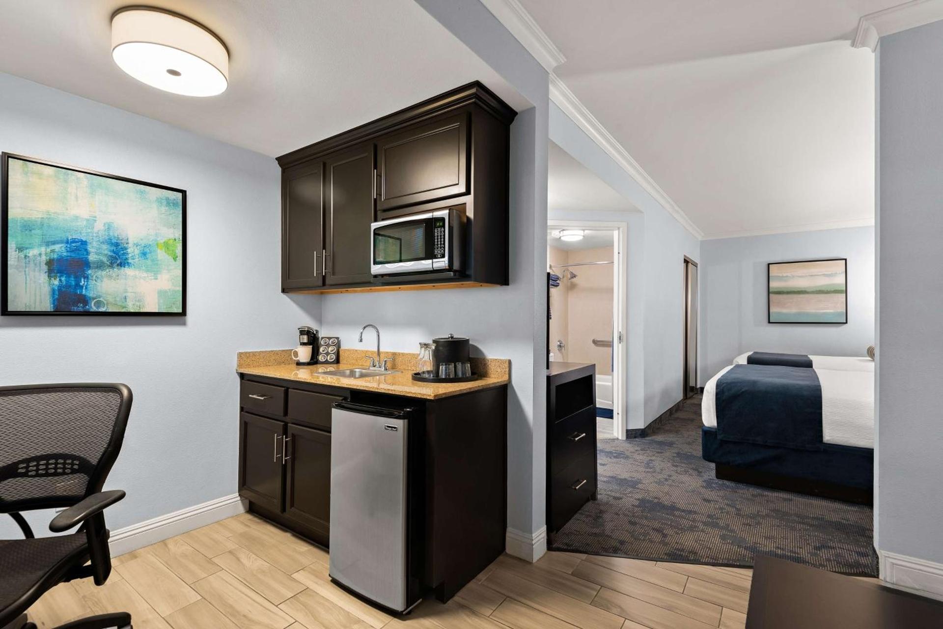City Express by Marriott Manhattan Beach photo 9