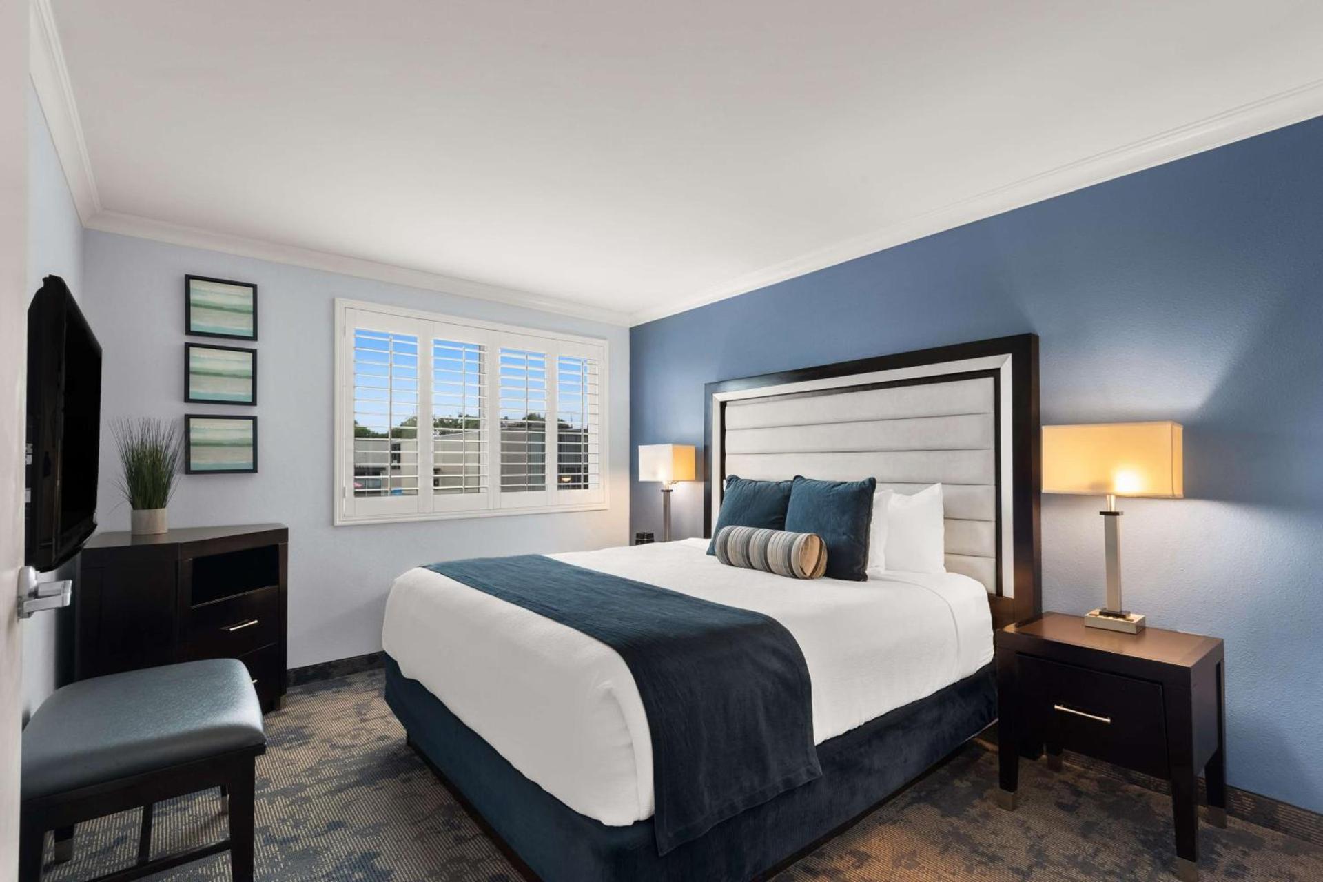 City Express by Marriott Manhattan Beach photo 8