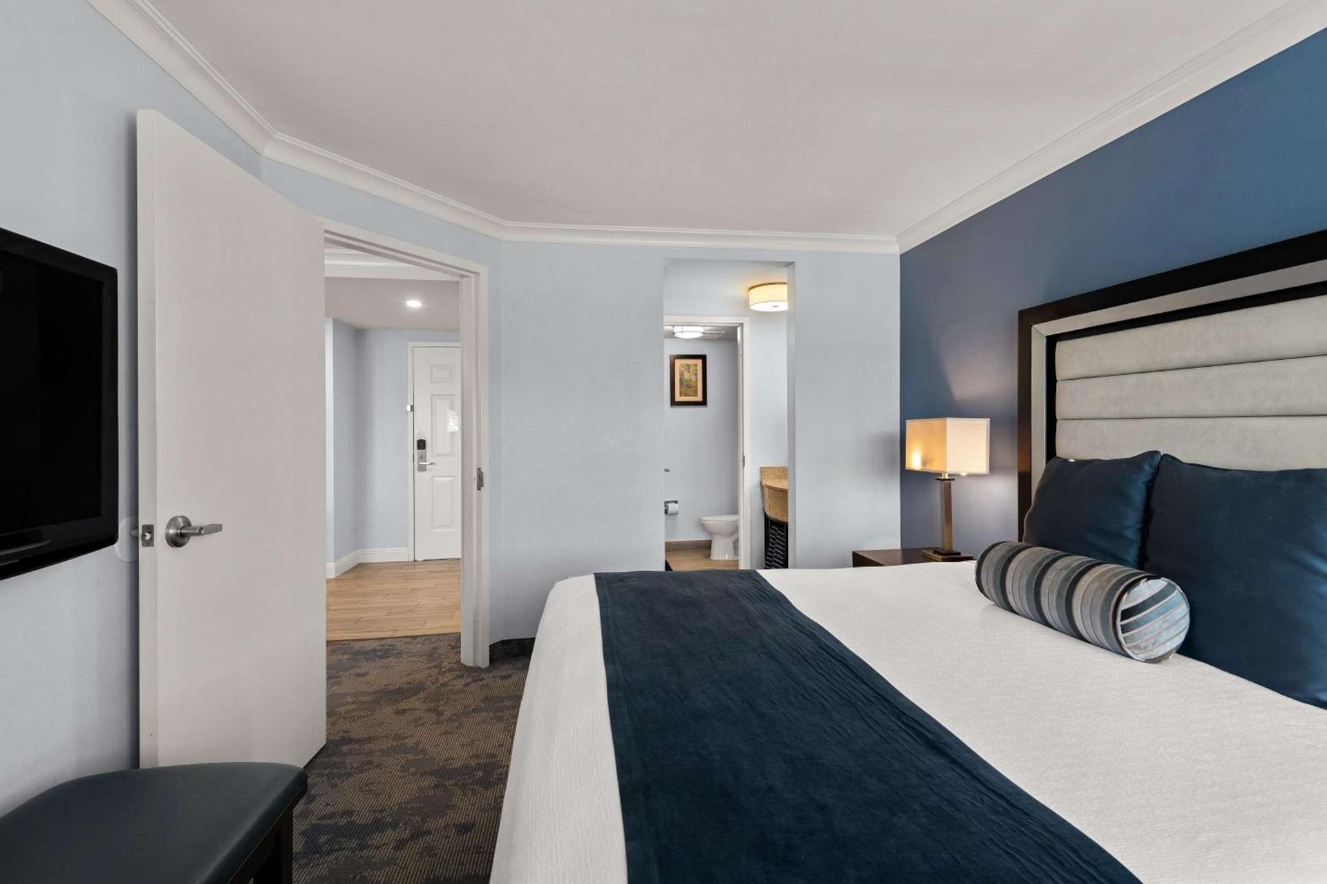 City Express by Marriott Manhattan Beach photo 15