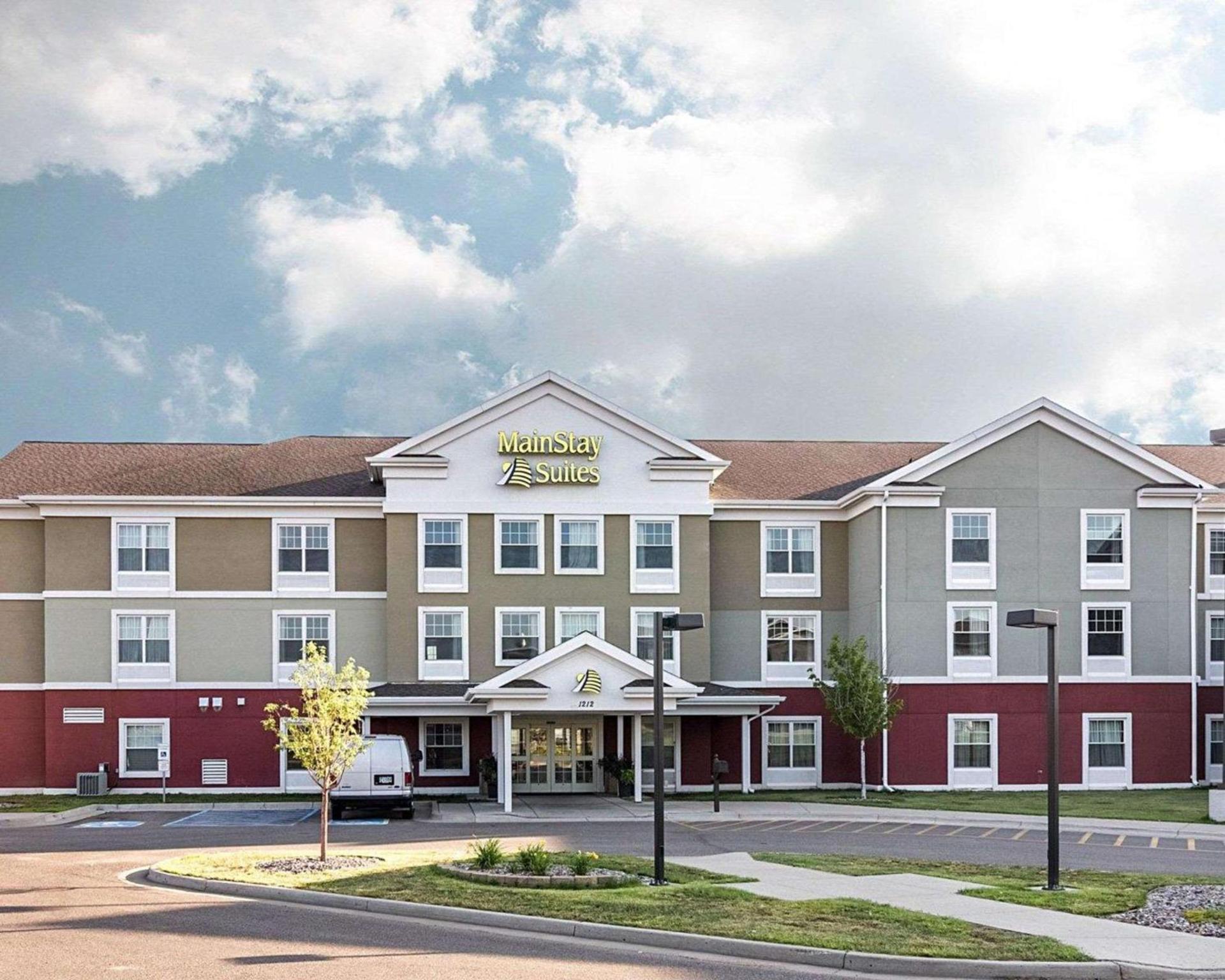 MainStay Suites Minot photo 1