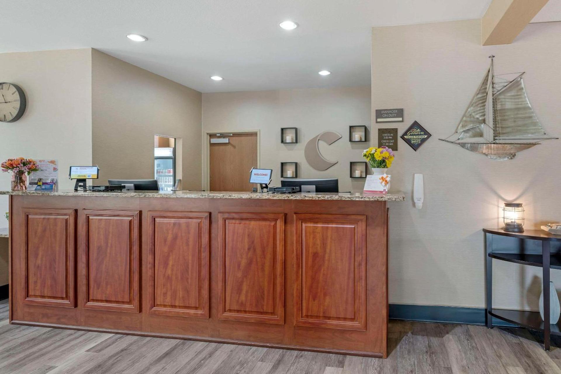 Comfort Suites Lake Geneva East photo 4