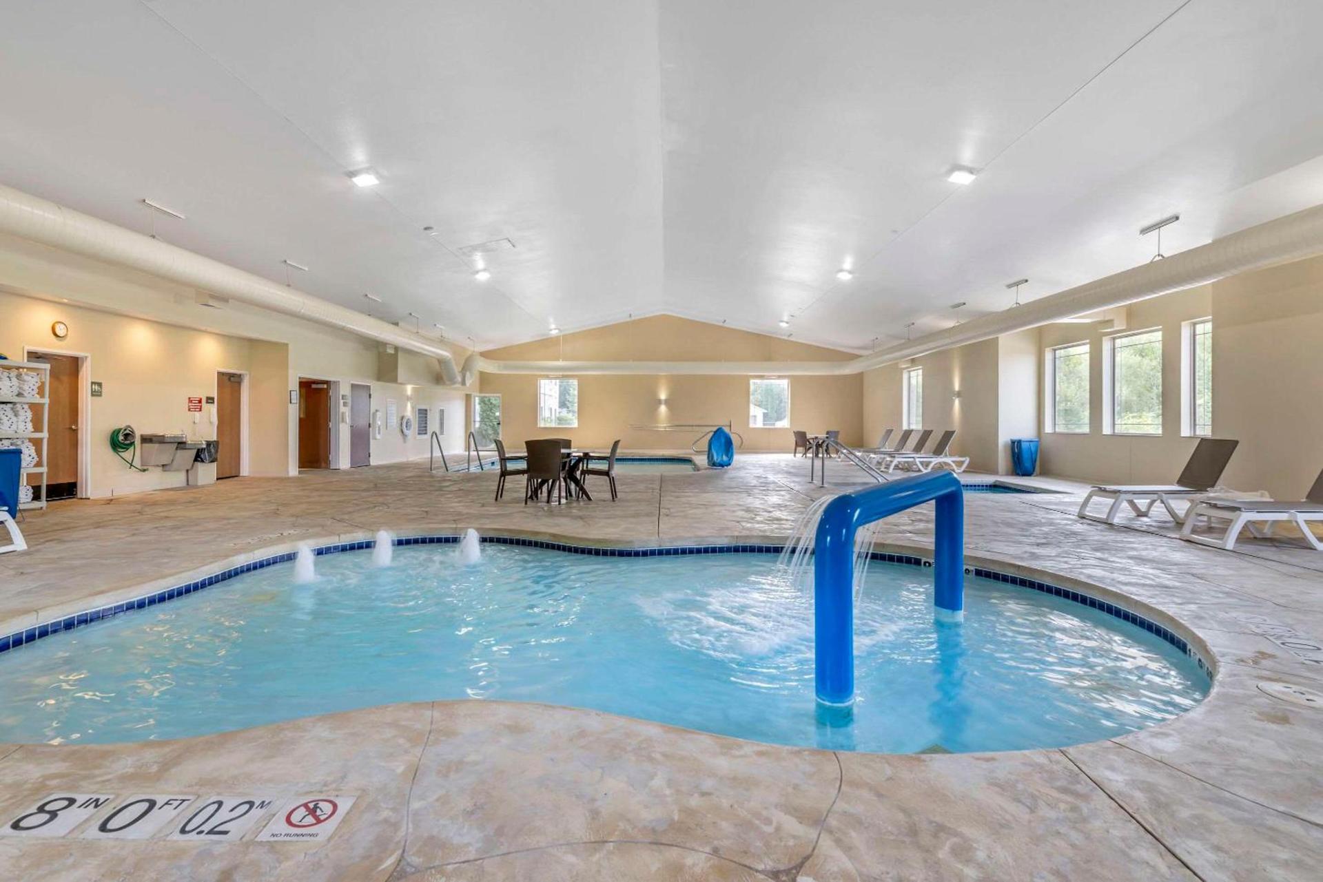 Comfort Suites Lake Geneva East photo 20