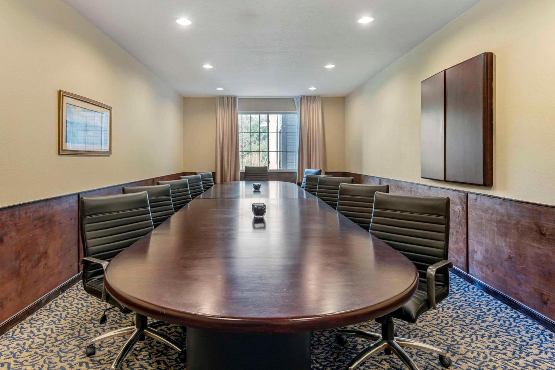 Comfort Suites Lake Geneva East photo 25