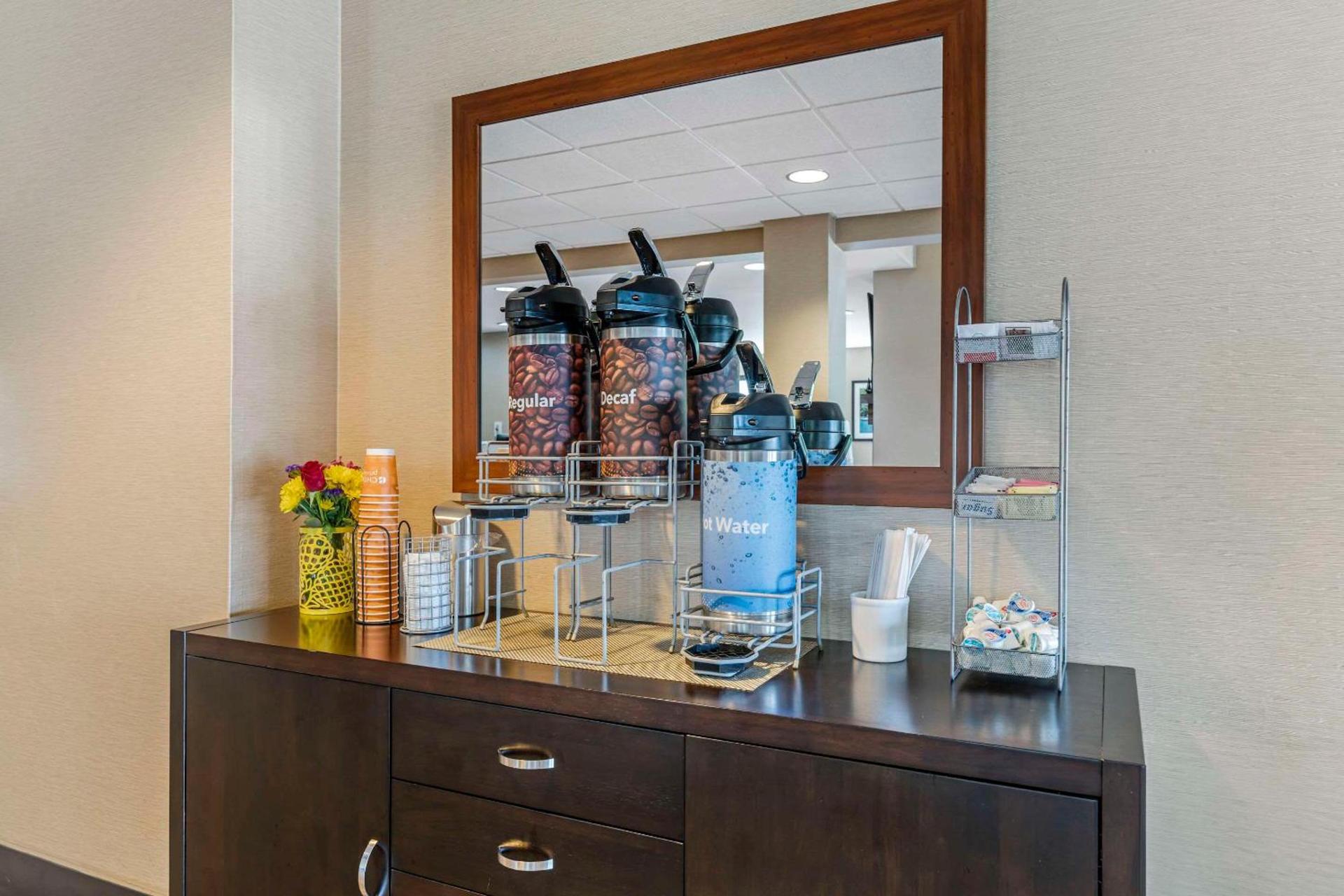 Comfort Suites Lake Geneva East photo 27
