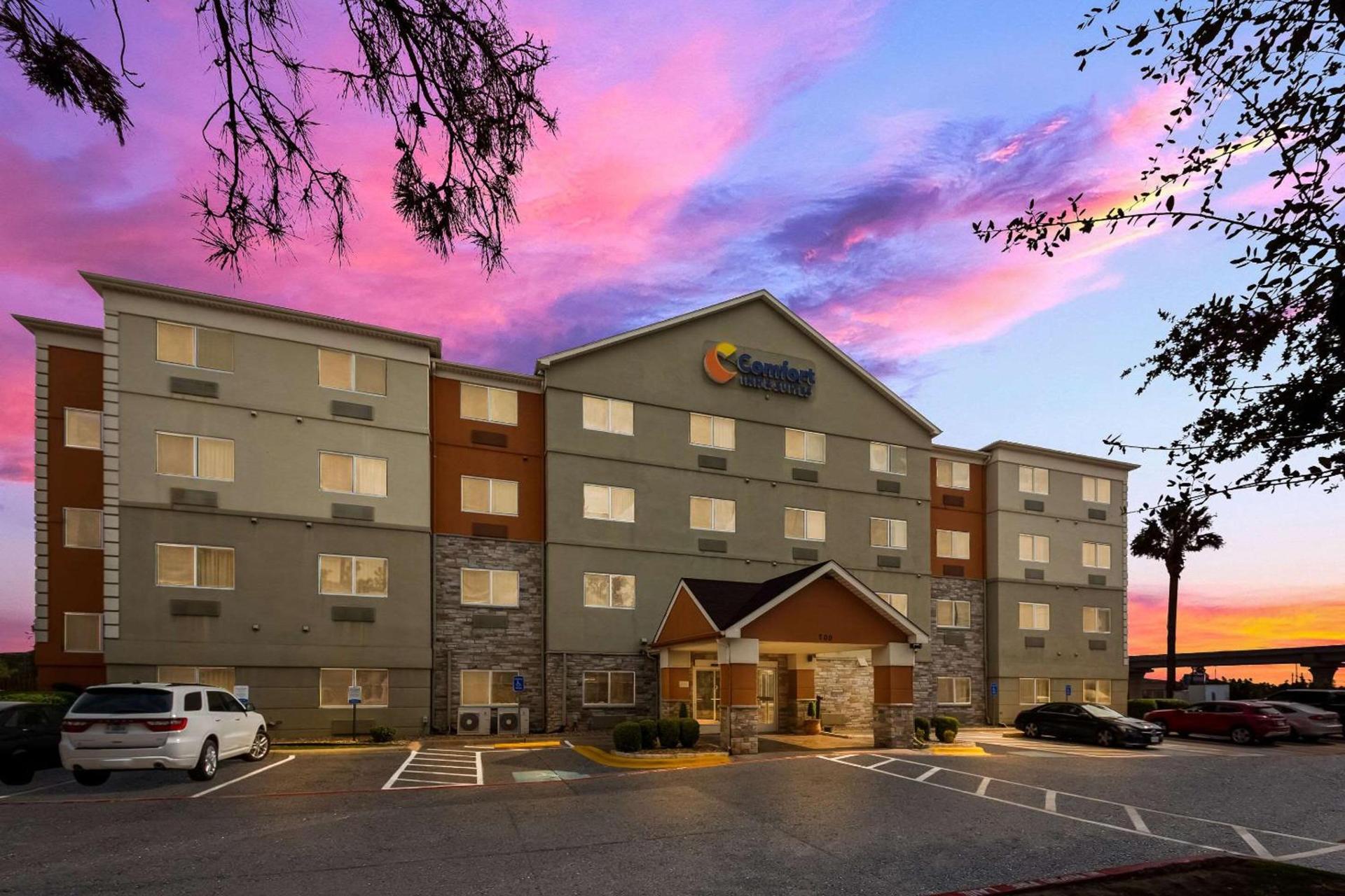 Comfort Inn & Suites Austin North Loop photo 2