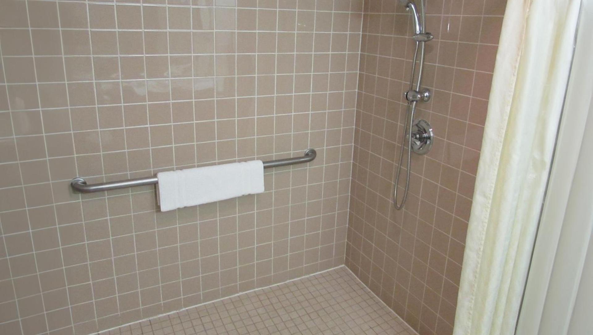 Magnuson Grand Pioneer Inn and Suites photo 27