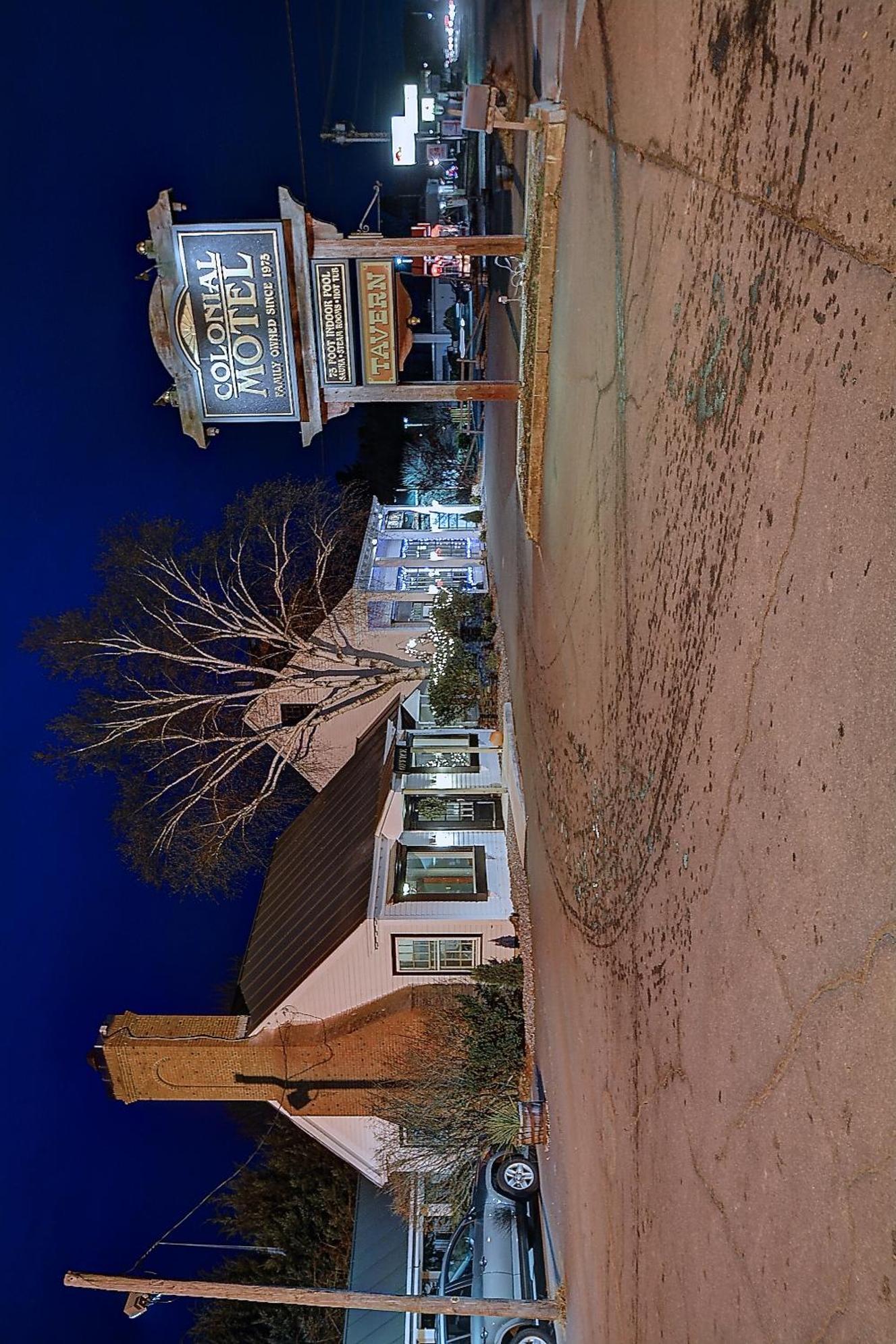 Colonial Motel and Spa photo 2