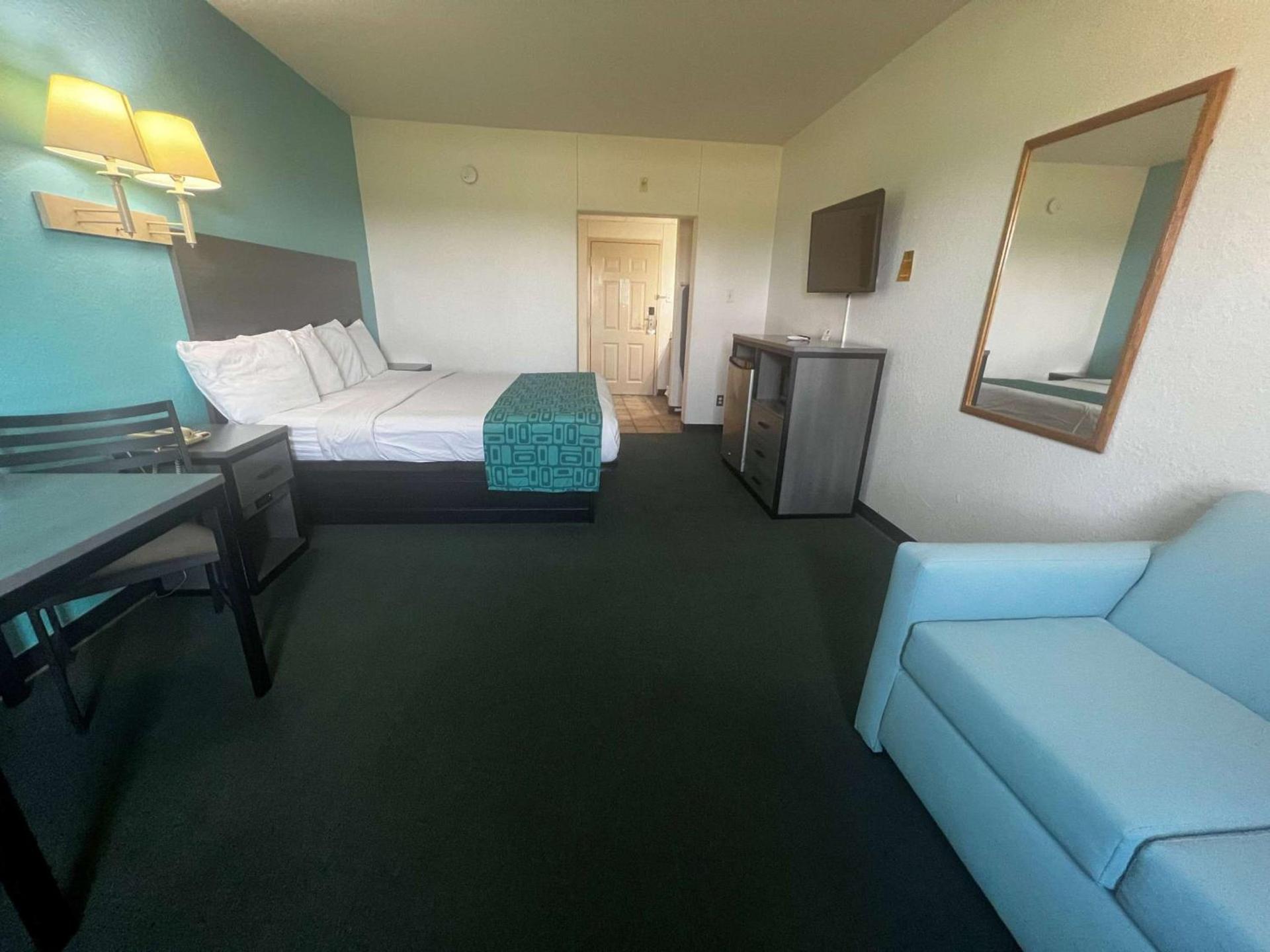 Howard Johnson by Wyndham Galveston photo 5