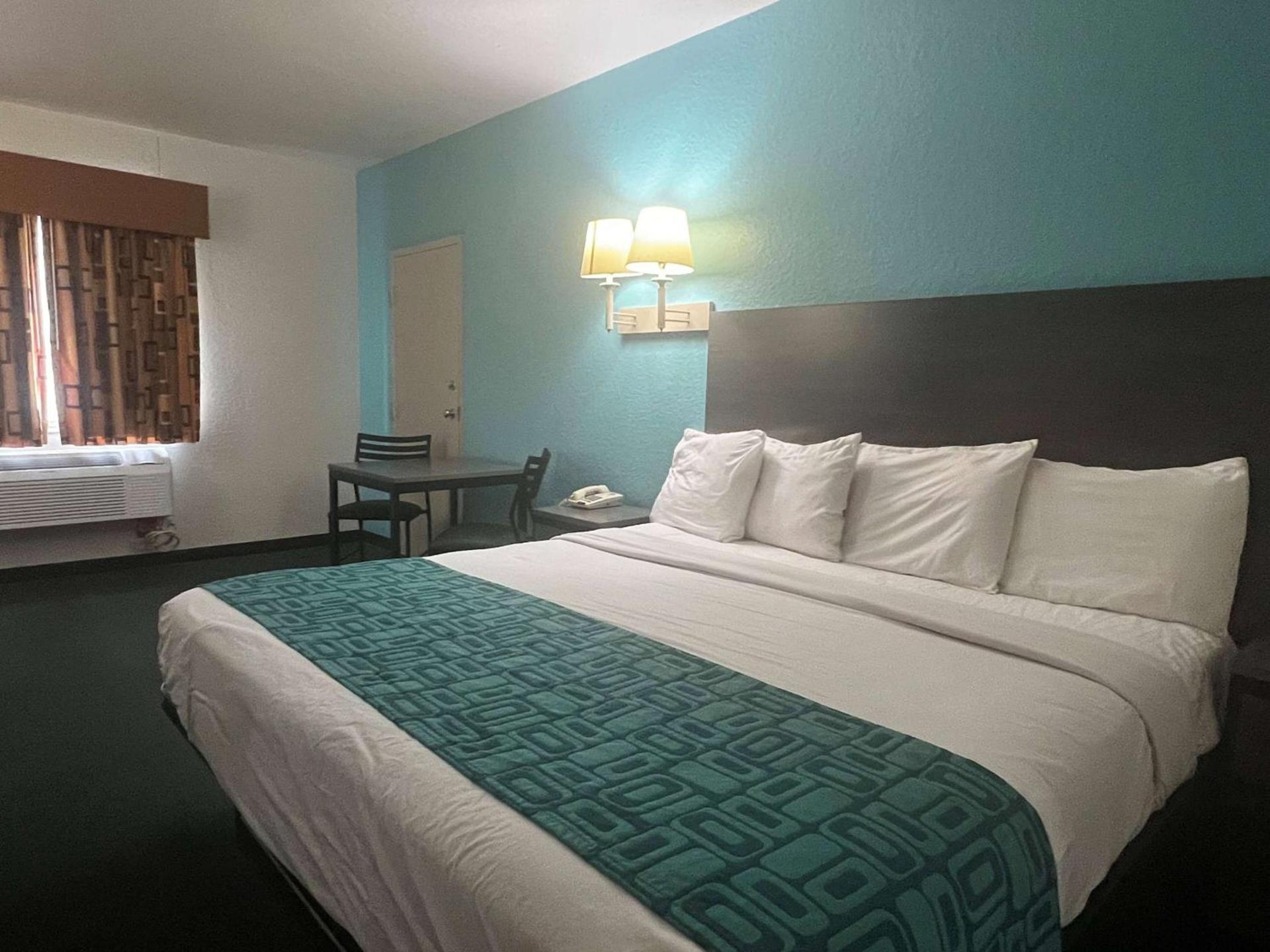 Howard Johnson by Wyndham Galveston photo 40