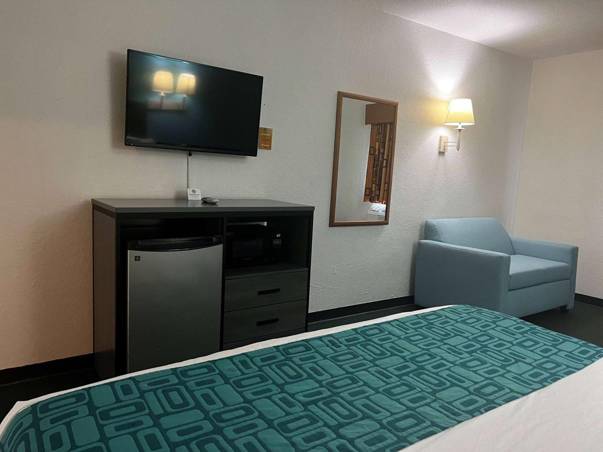Howard Johnson by Wyndham Galveston photo 10