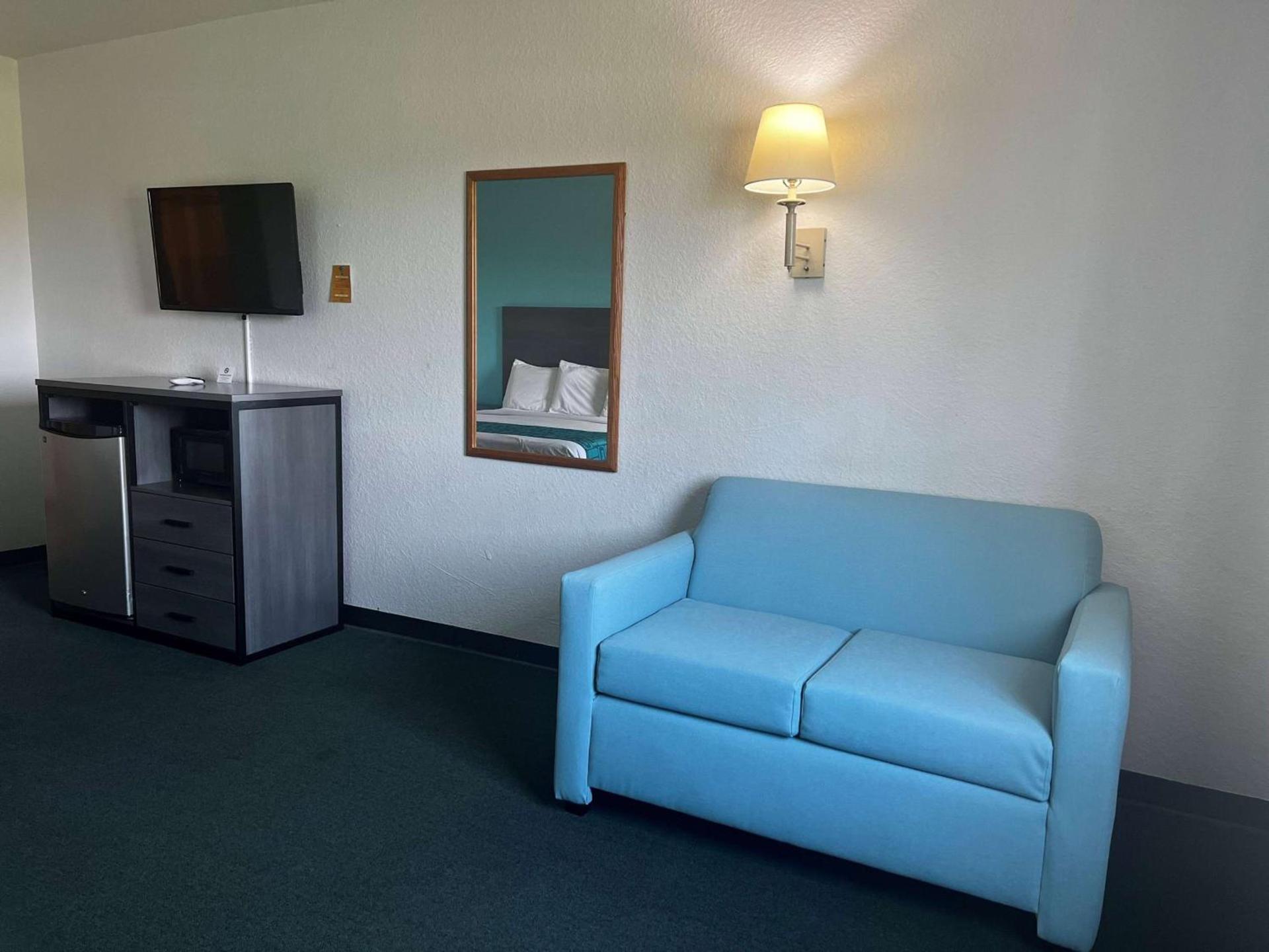 Howard Johnson by Wyndham Galveston photo 12