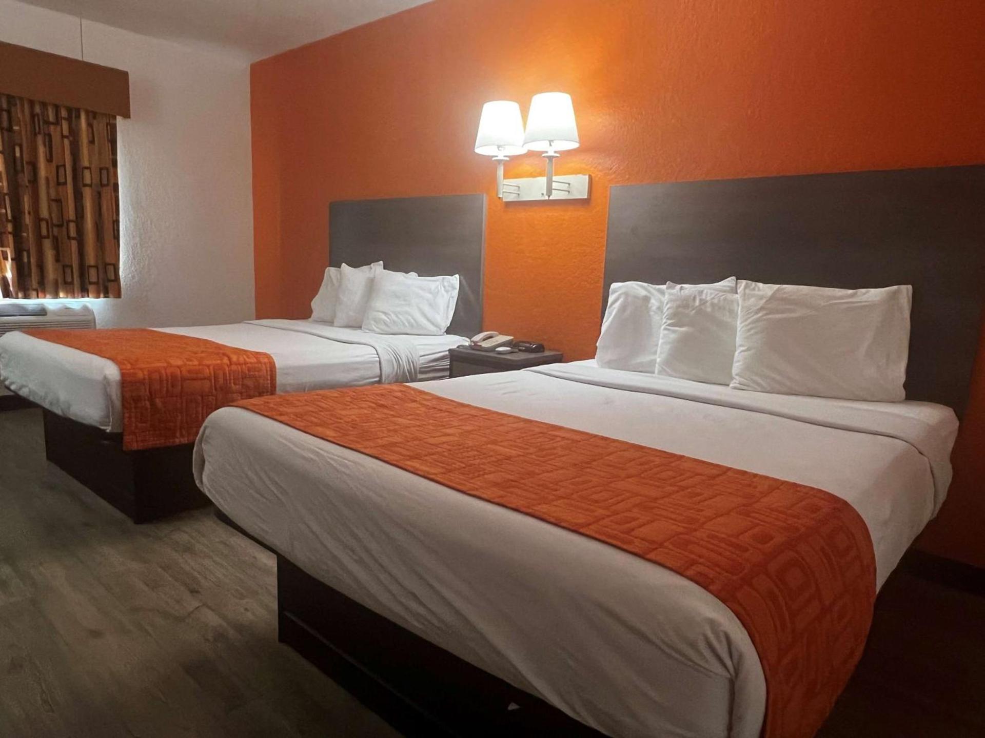 Howard Johnson by Wyndham Galveston photo 15