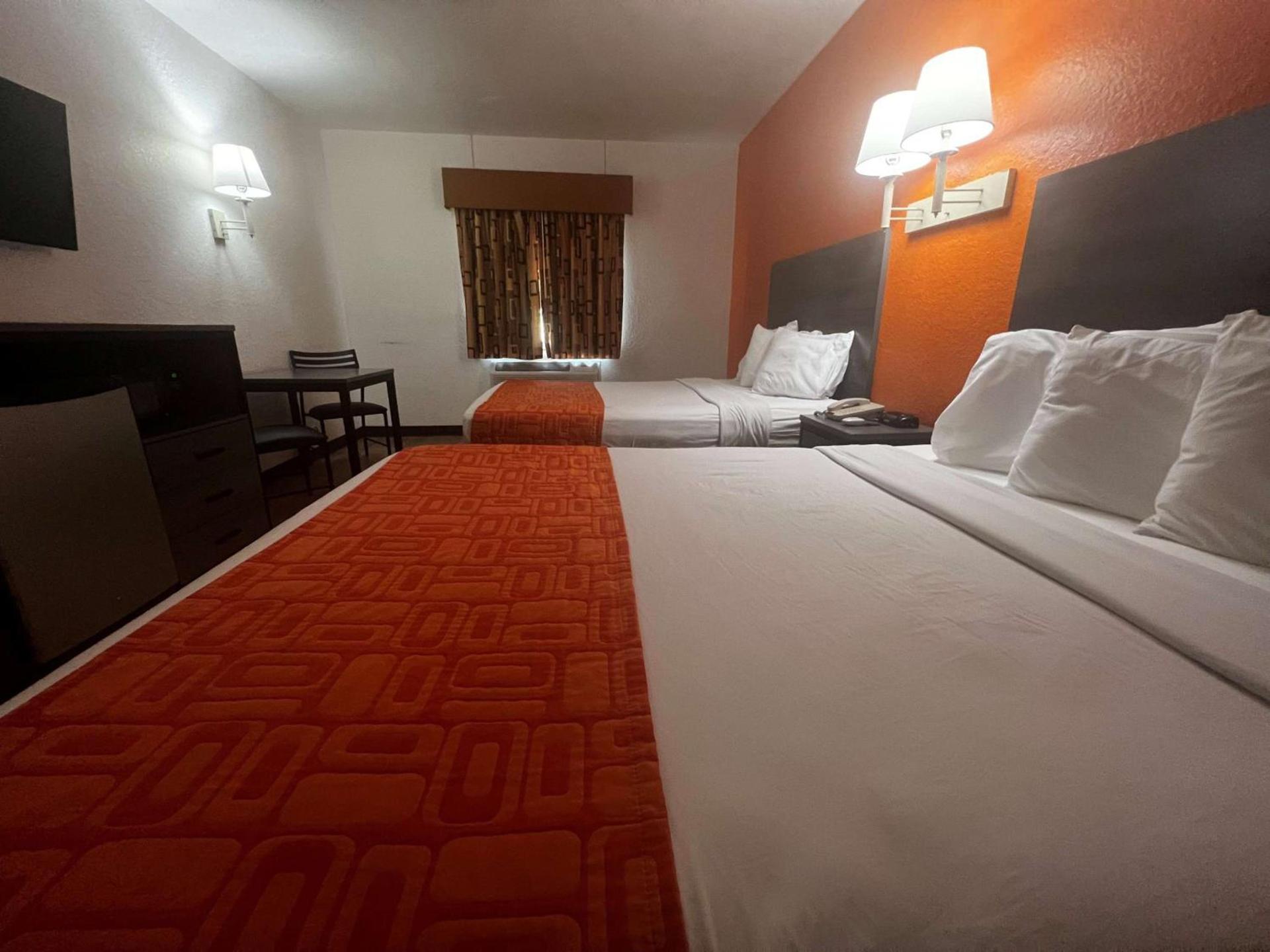 Howard Johnson by Wyndham Galveston photo 16
