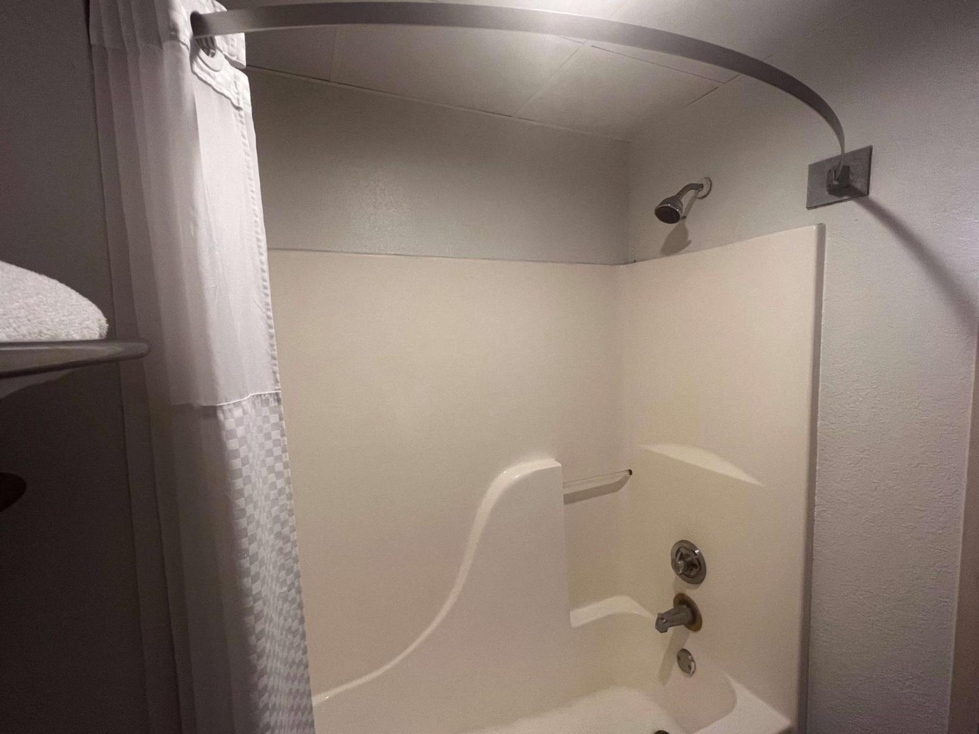 Howard Johnson by Wyndham Galveston photo 22