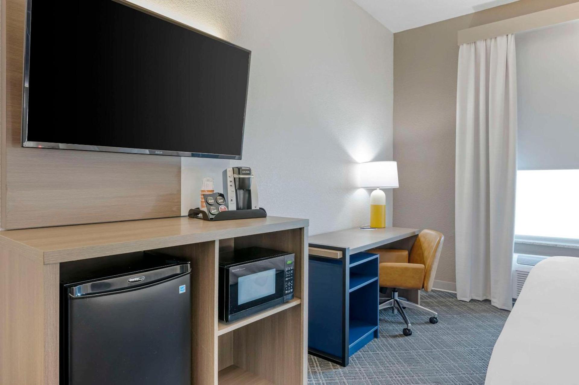 Comfort Suites West Indianapolis - Brownsburg photo 4
