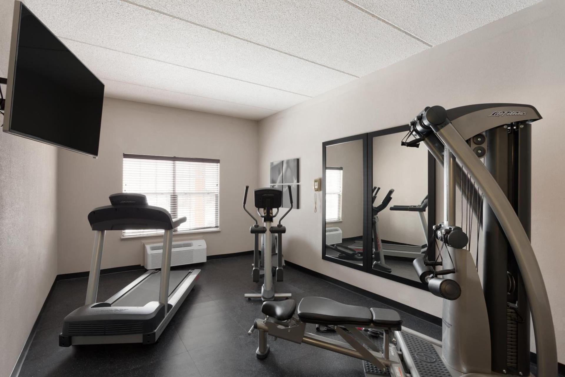 Country Inn & Suites by Radisson, Jackson, TN photo 17