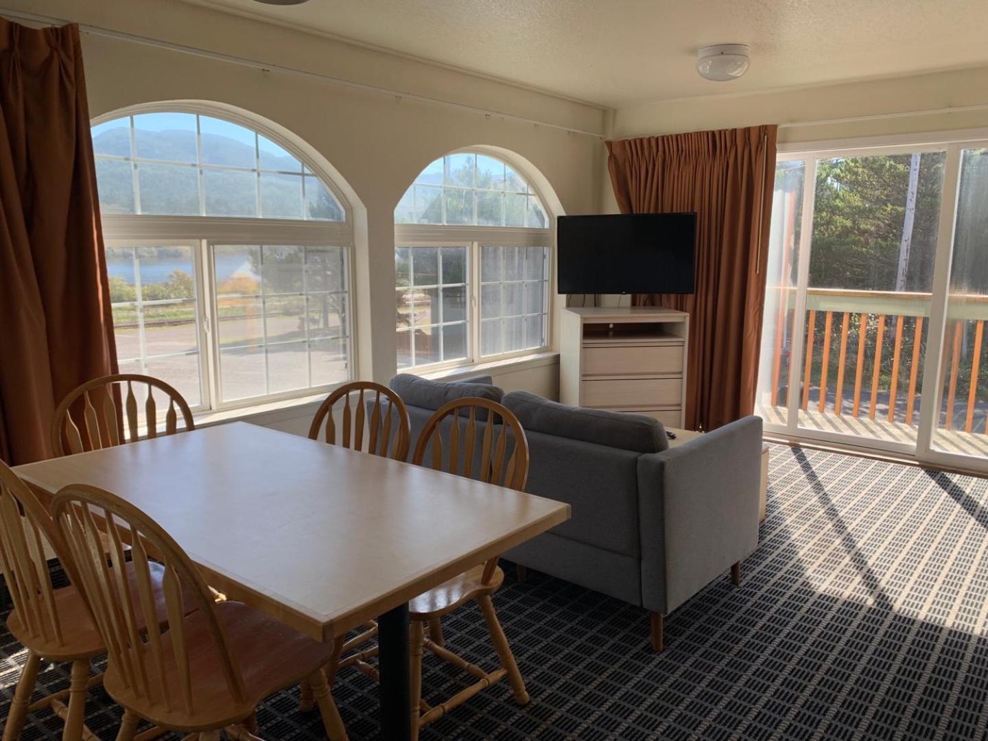 Surfside Resort photo 2
