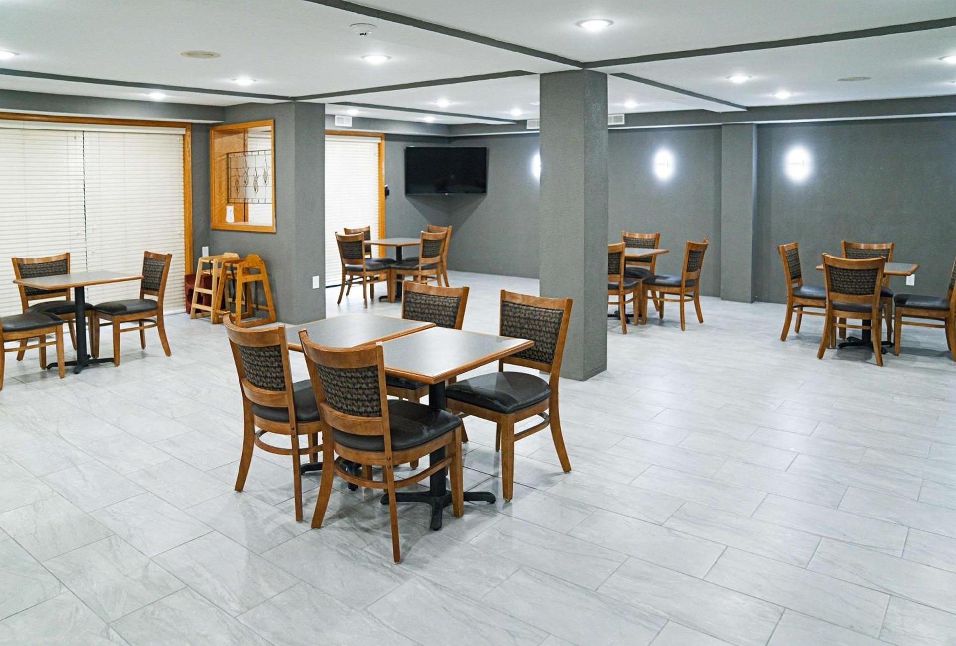 Quality Inn Seymour I-65 photo 30