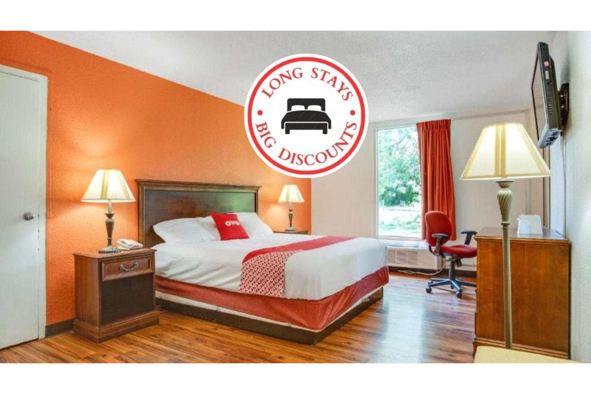 OYO Hotel Mona Lake Muskegon photo 3