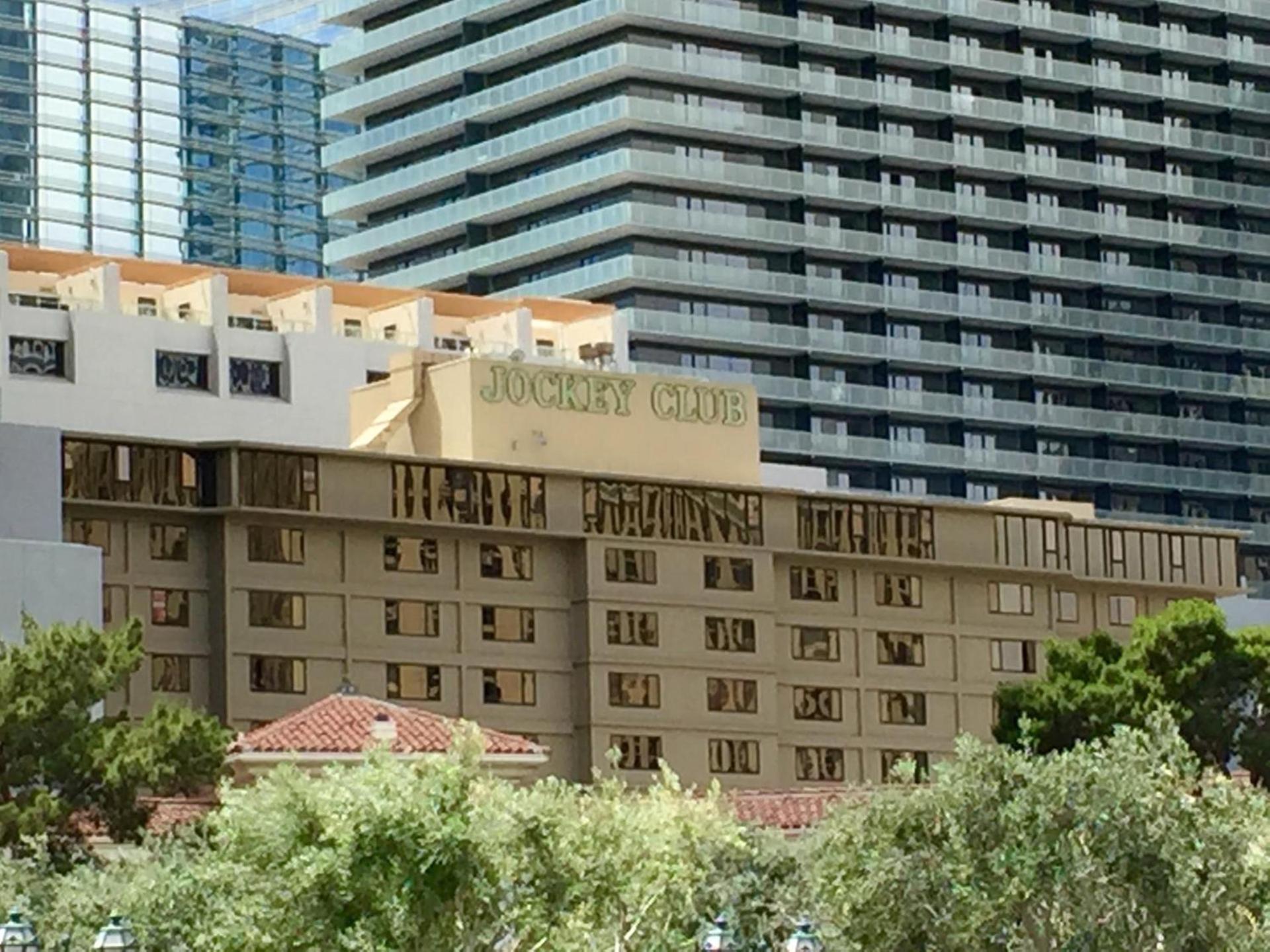 Jockey Resort Suites Center Strip photo 2