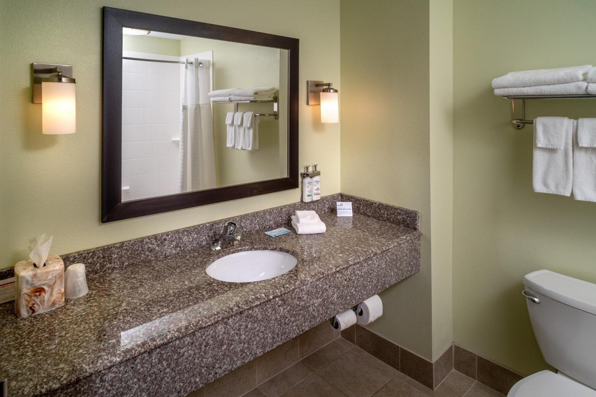 Holiday Inn Express & Suites Lebanon by IHG photo 21