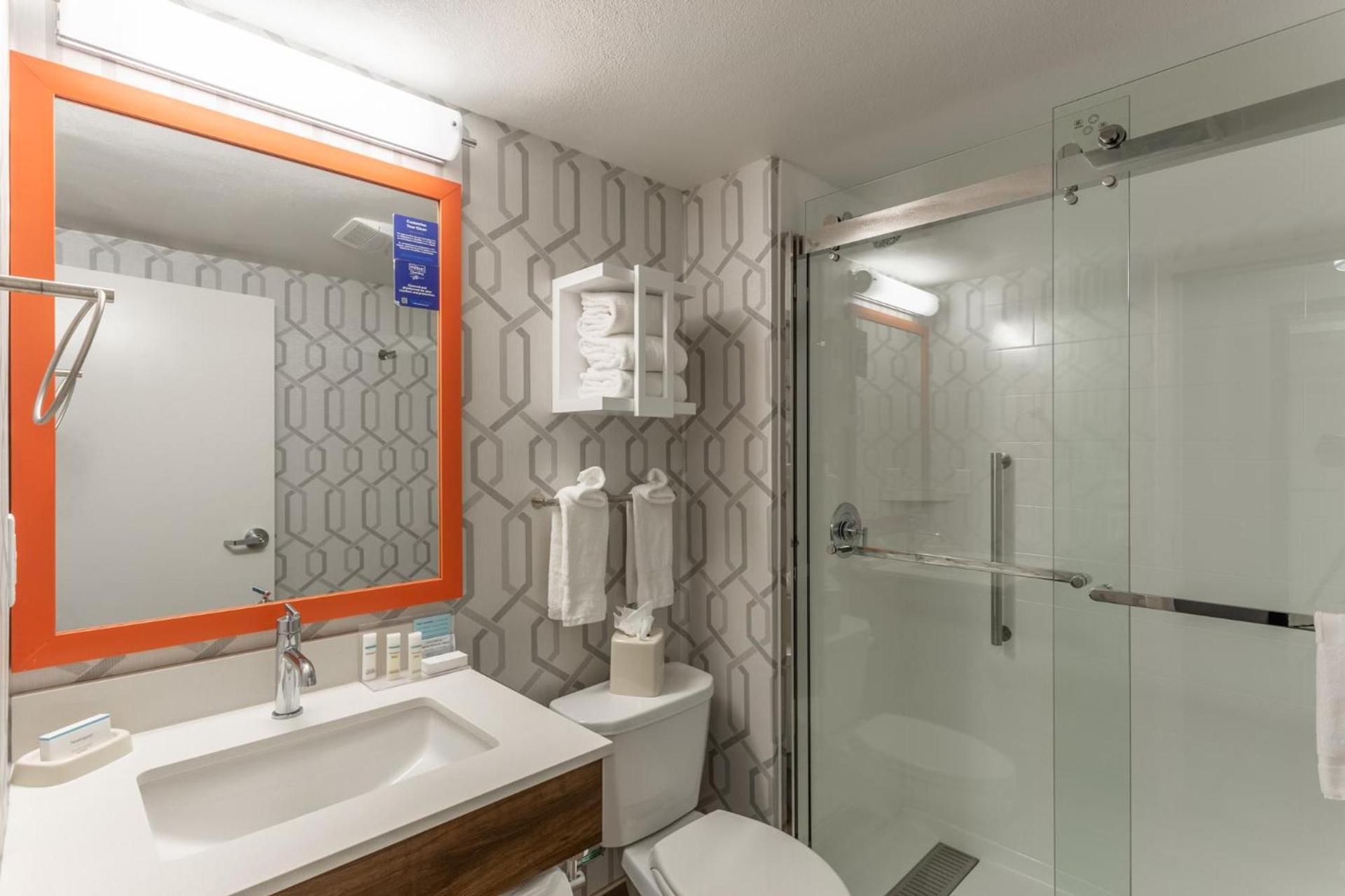 Hampton Inn Madison East Towne Mall Area photo 25