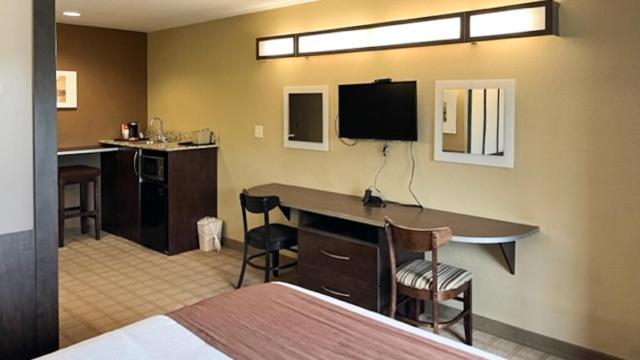 Studio 6 Suites Breaux Bridge, LA photo 37