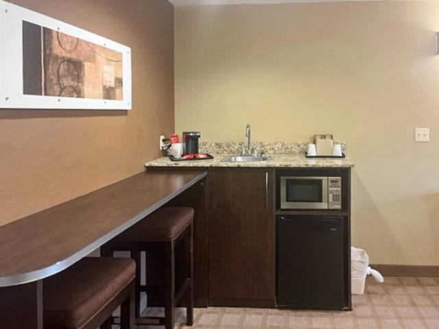 Studio 6 Suites Breaux Bridge, LA photo 35