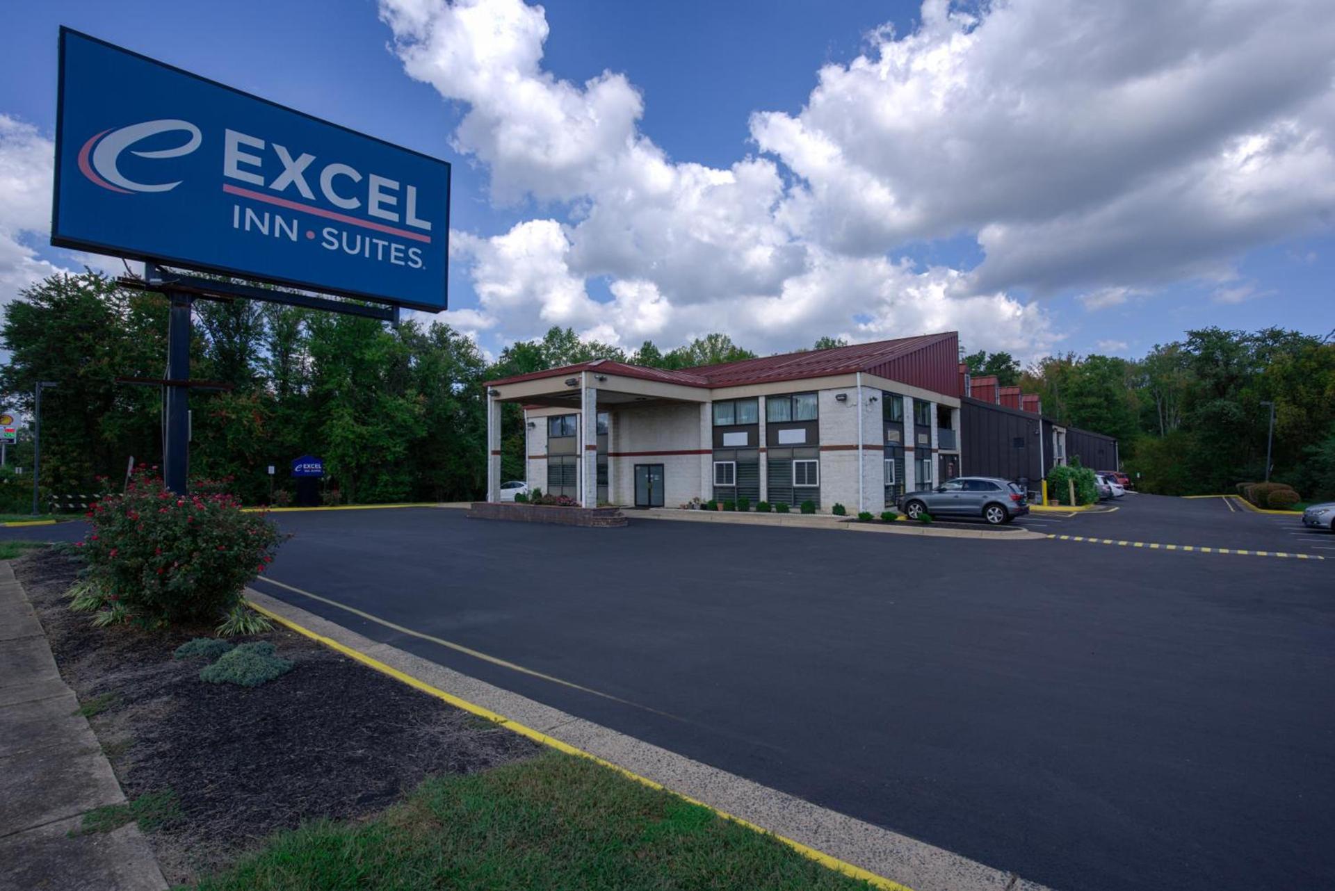 Excel Inn & Suites photo 1