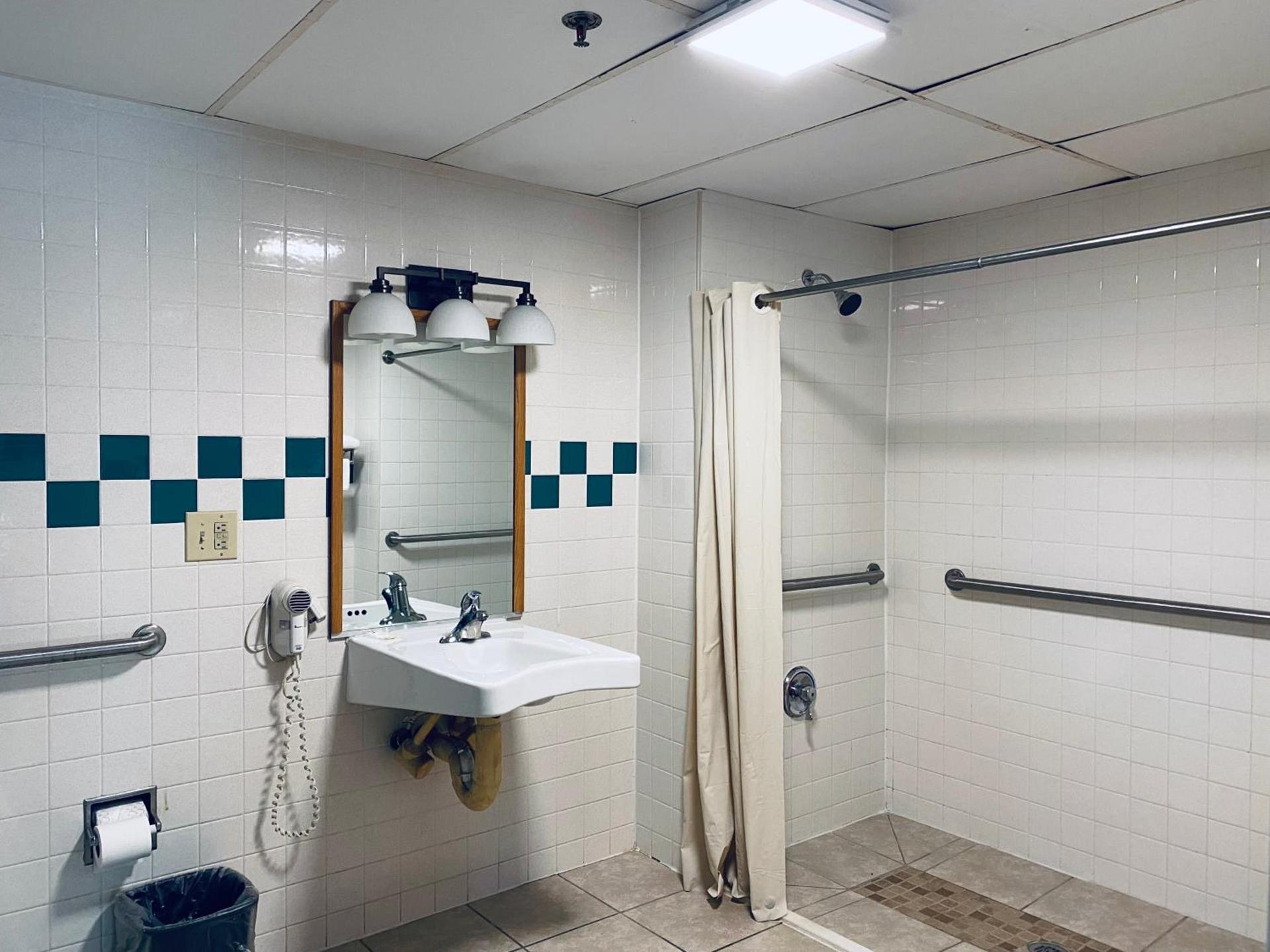 Excel Inn & Suites photo 10