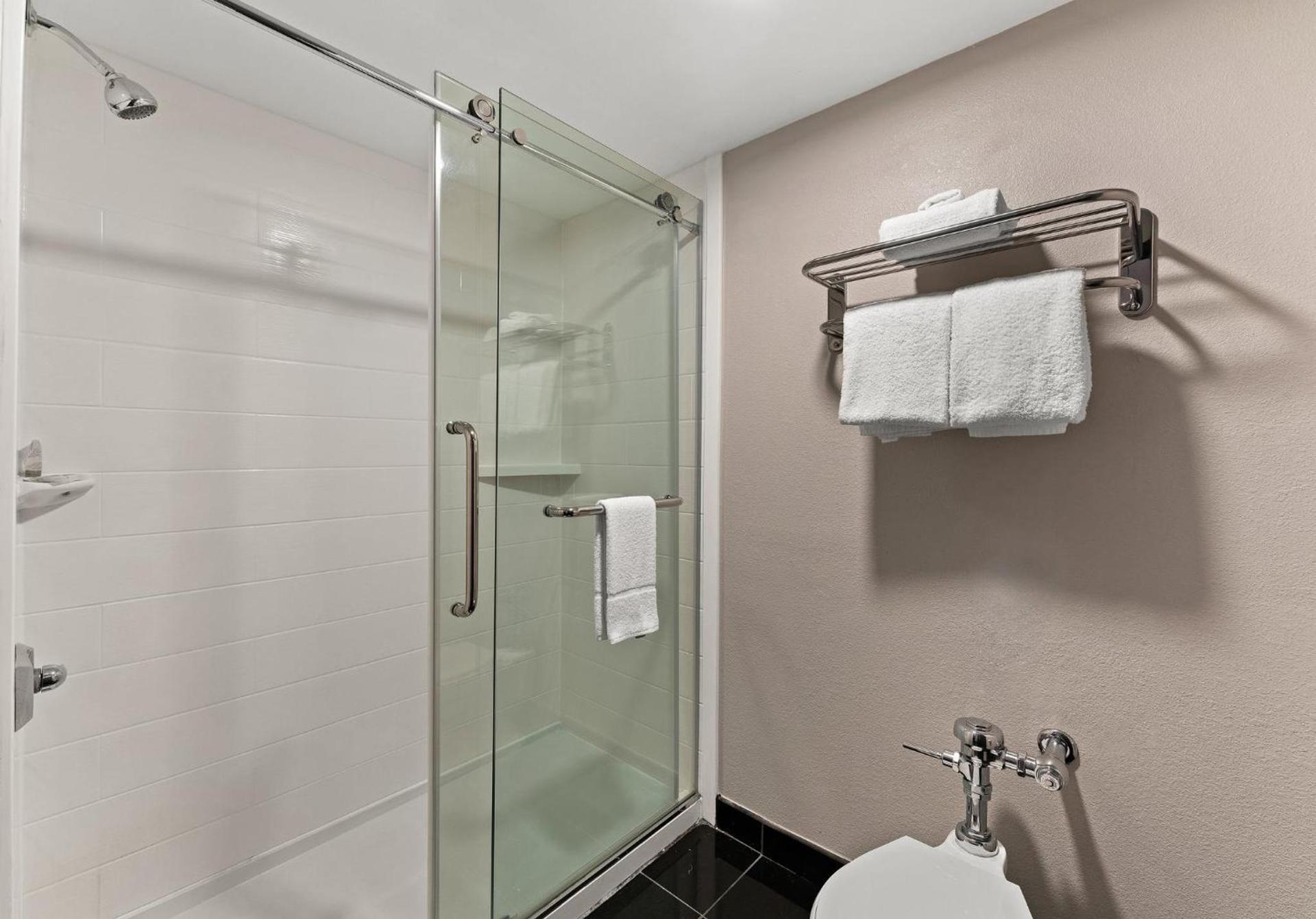 Red Roof Inn Reading photo 36