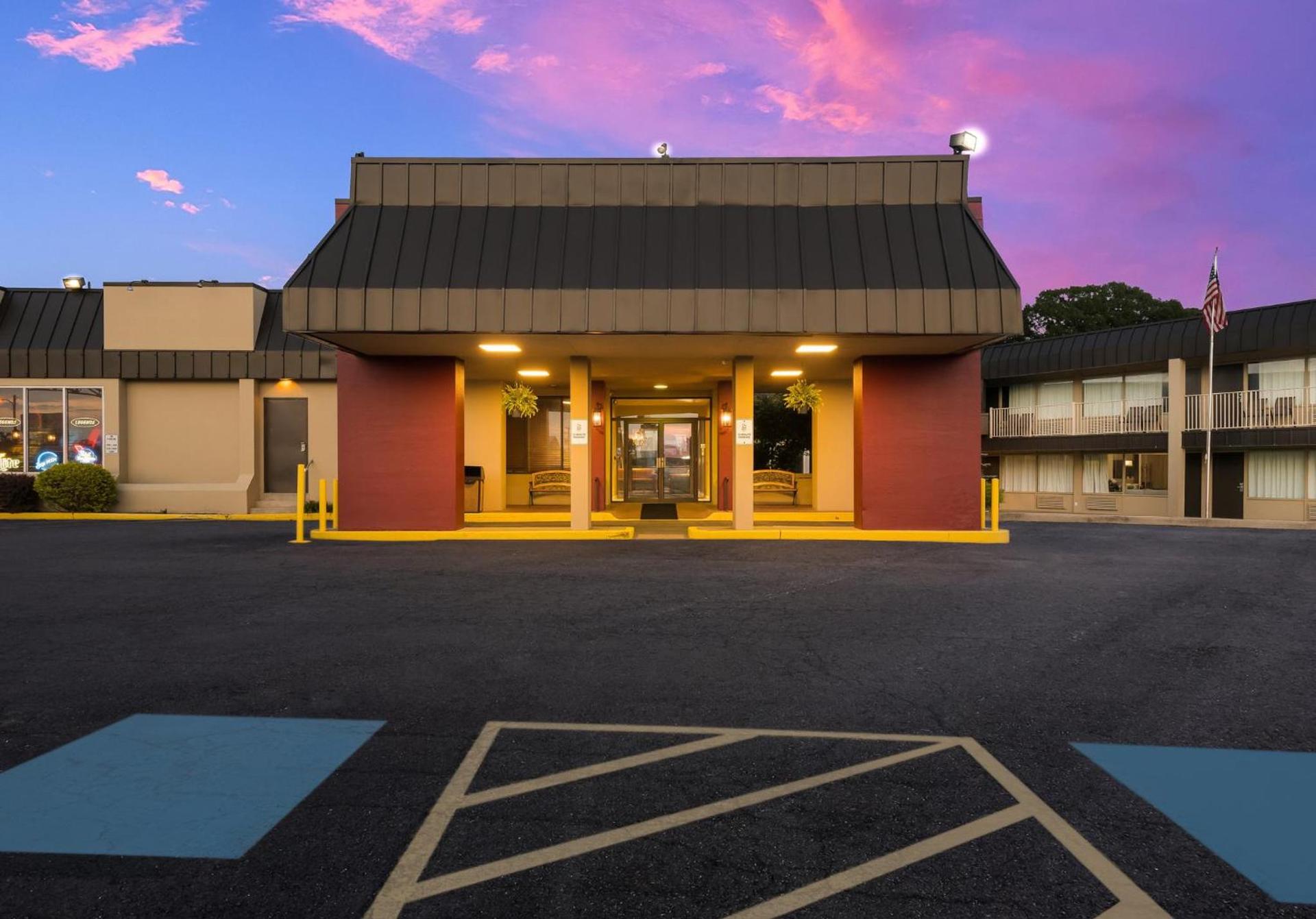 Red Roof Inn Reading photo 5