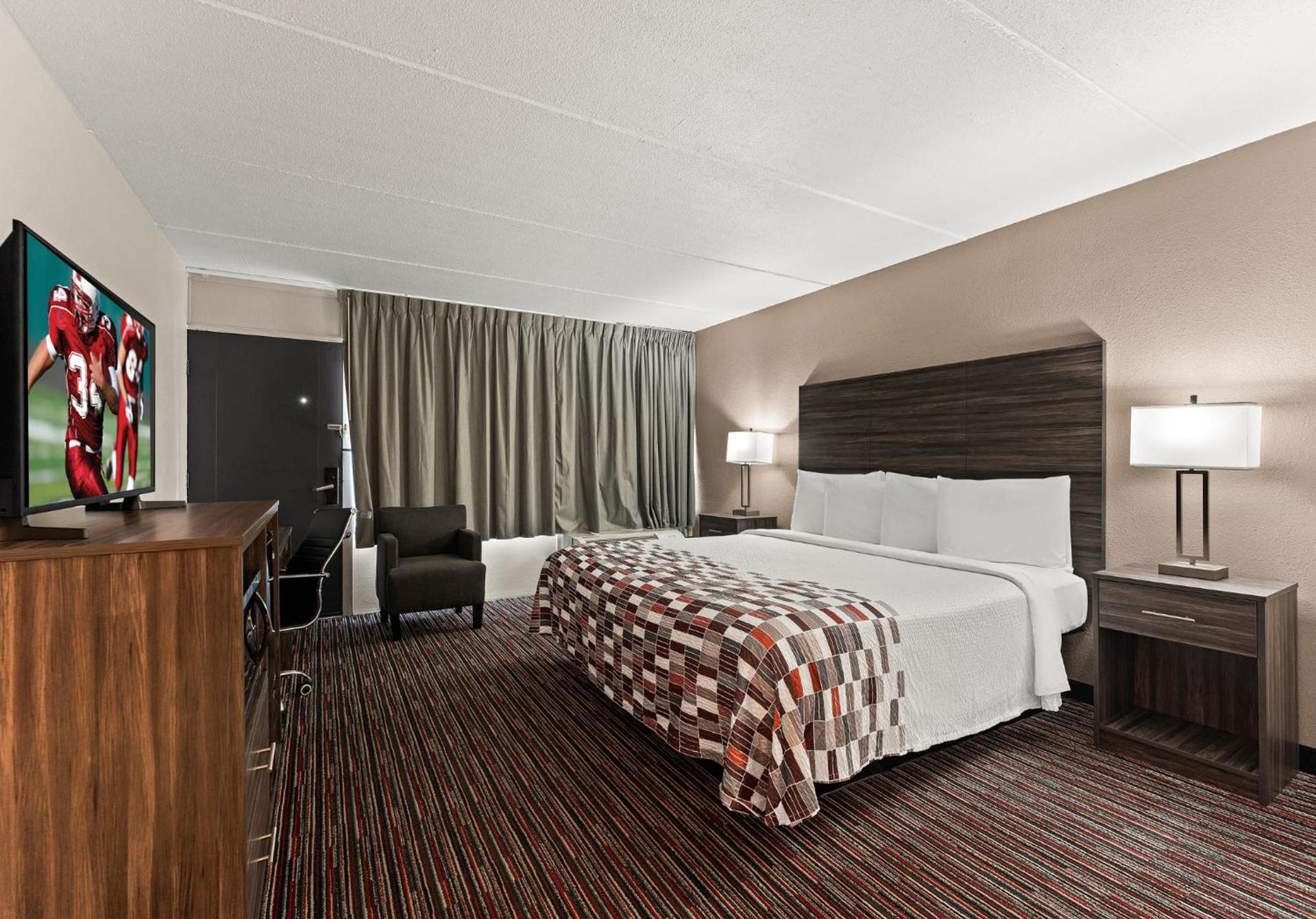 Red Roof Inn Reading photo 33
