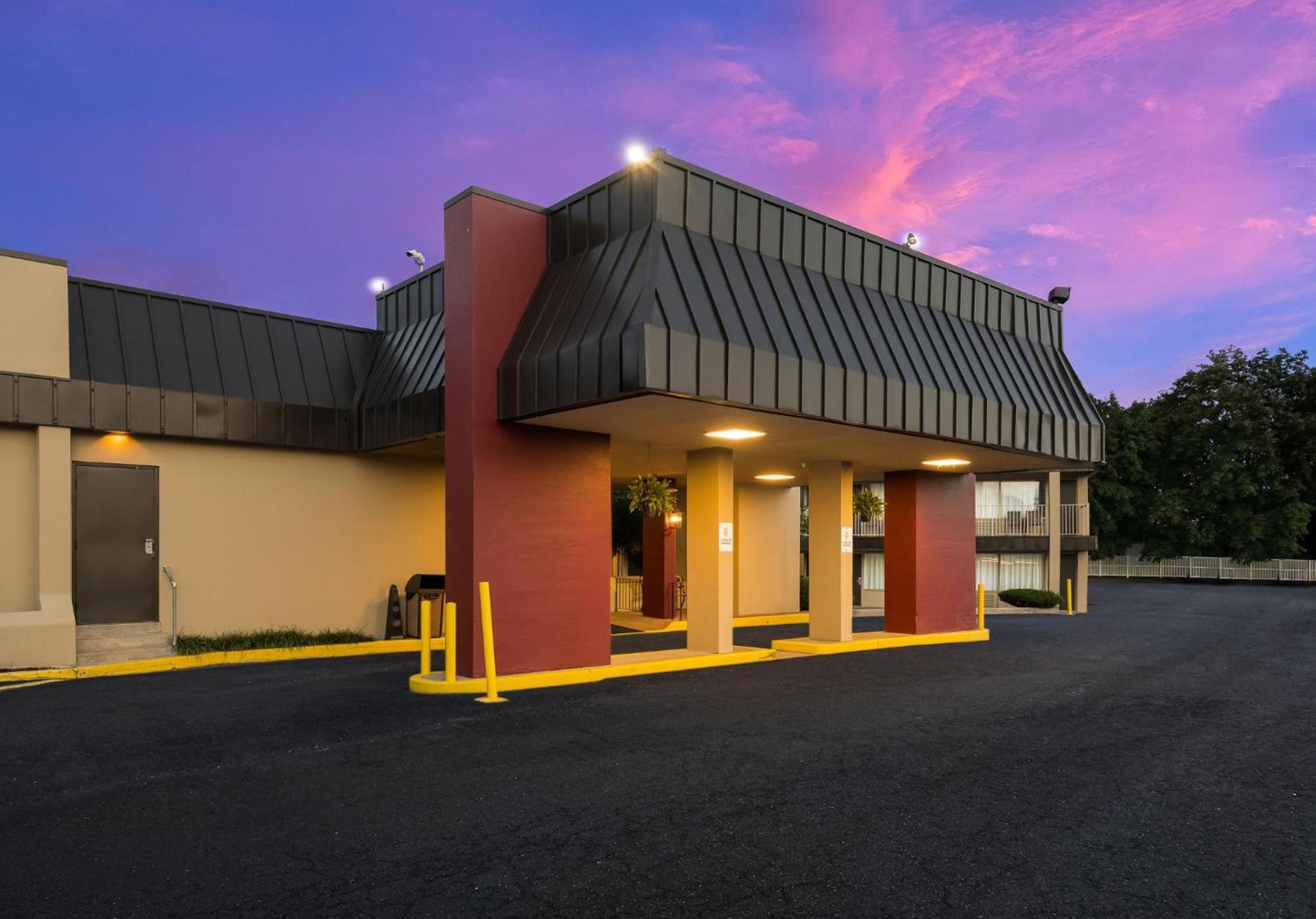 Red Roof Inn Reading photo 7