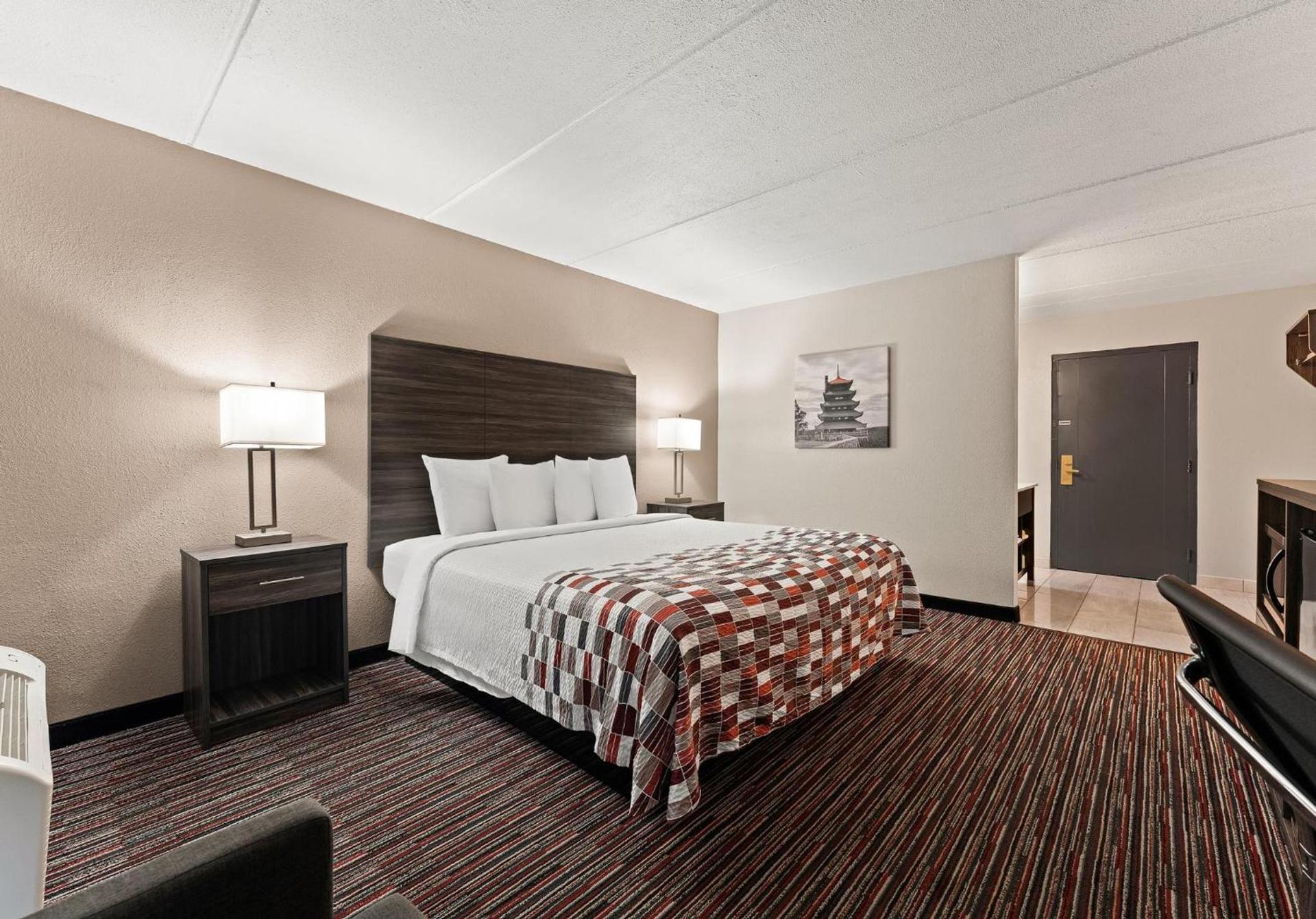 Red Roof Inn Reading photo 31