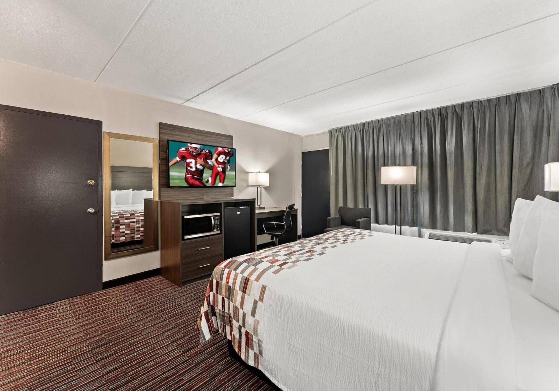 Red Roof Inn Reading photo 26