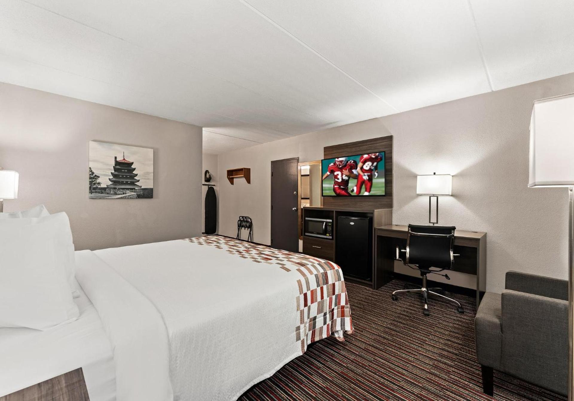 Red Roof Inn Reading photo 25