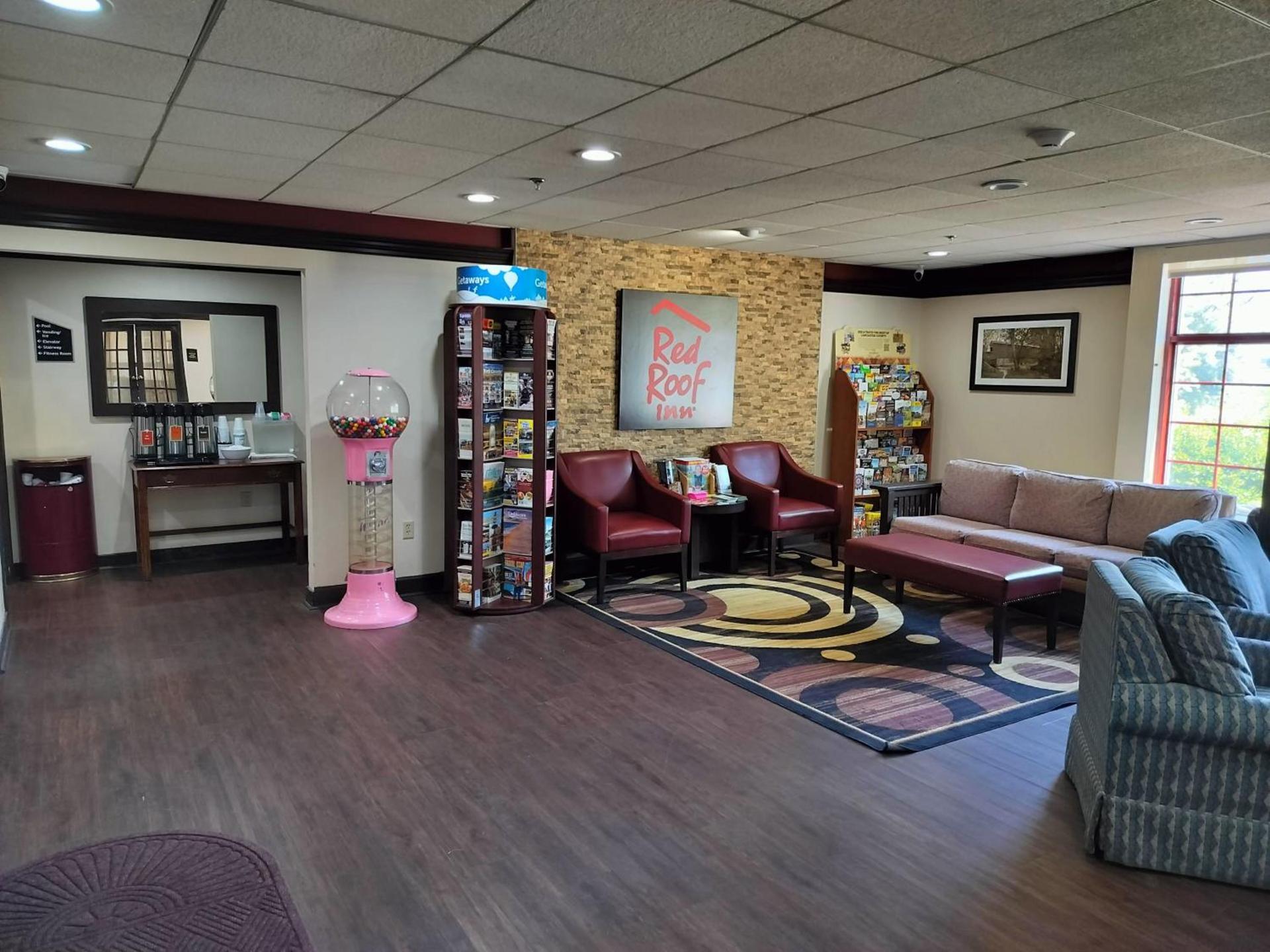 Red Roof Inn Lancaster photo 2