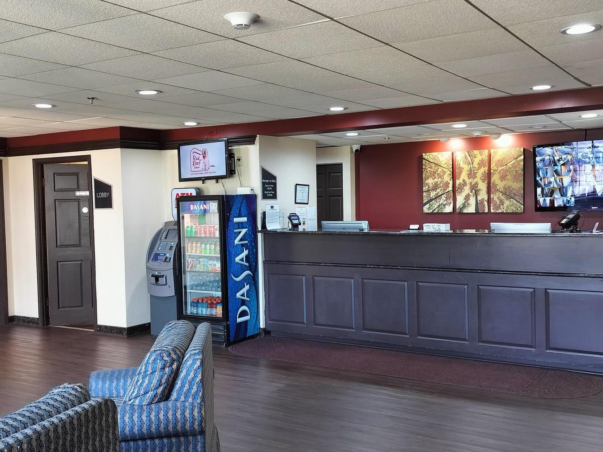 Red Roof Inn Lancaster photo 3