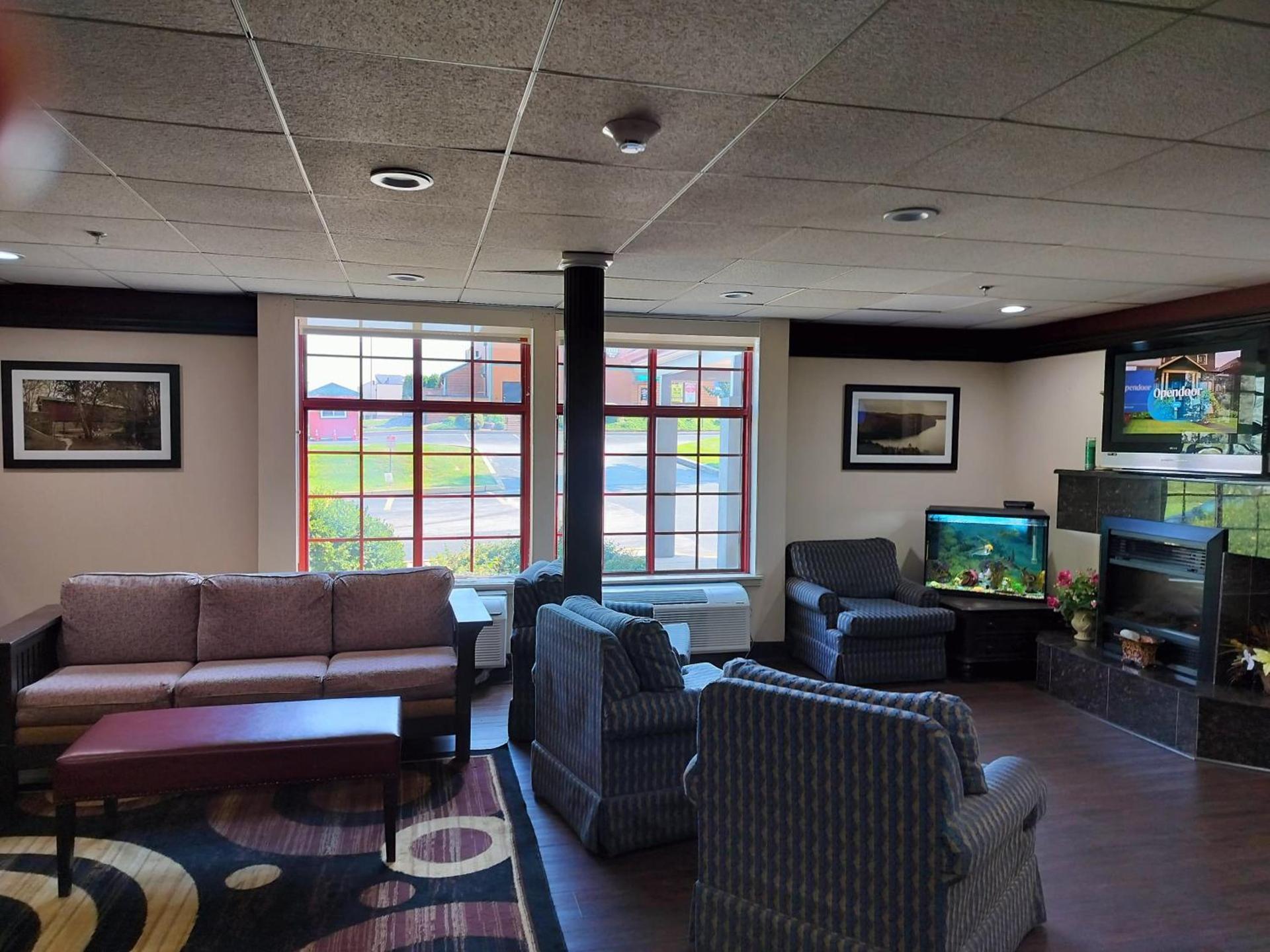 Red Roof Inn Lancaster photo 4