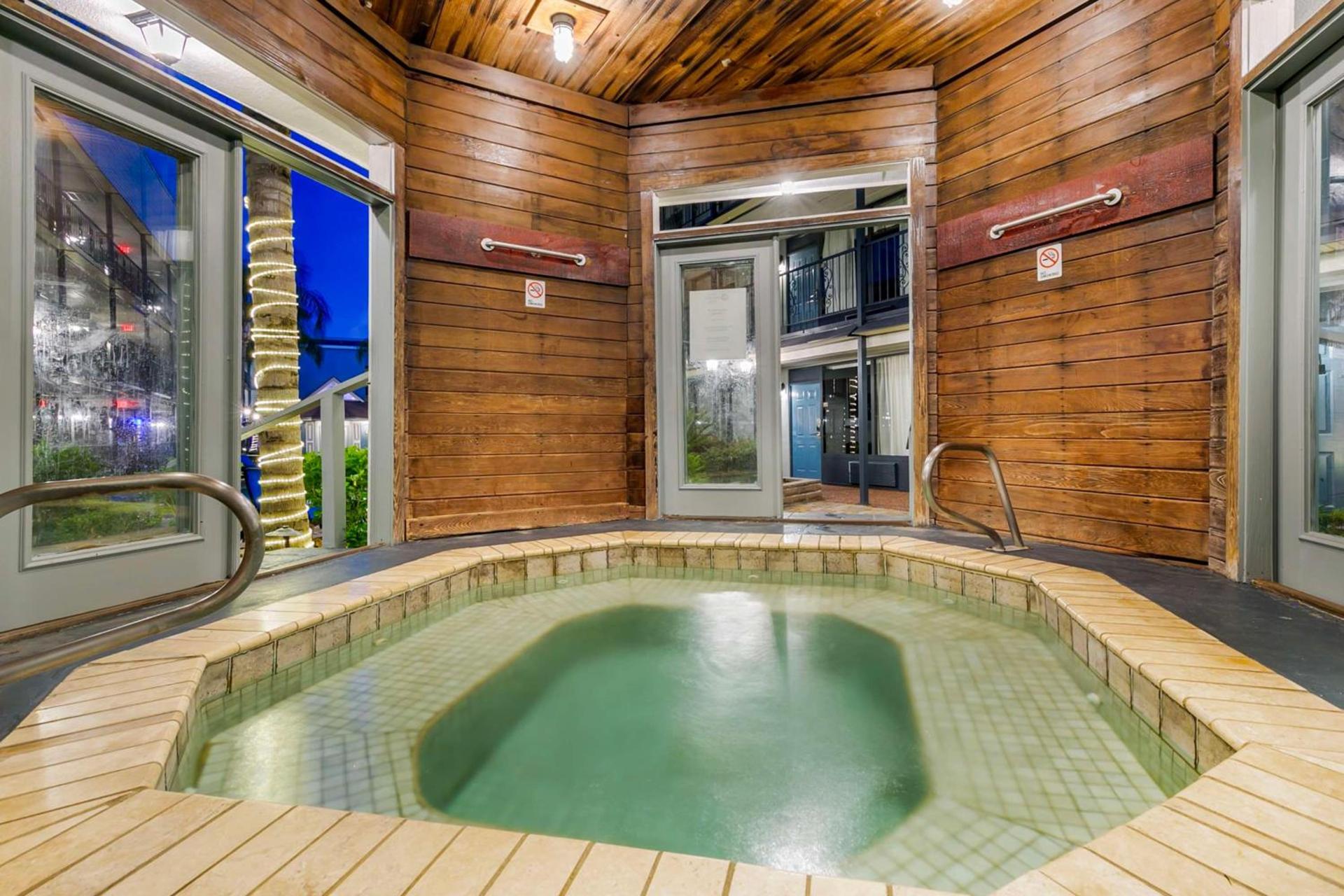Best Western Plus Westbank photo 54
