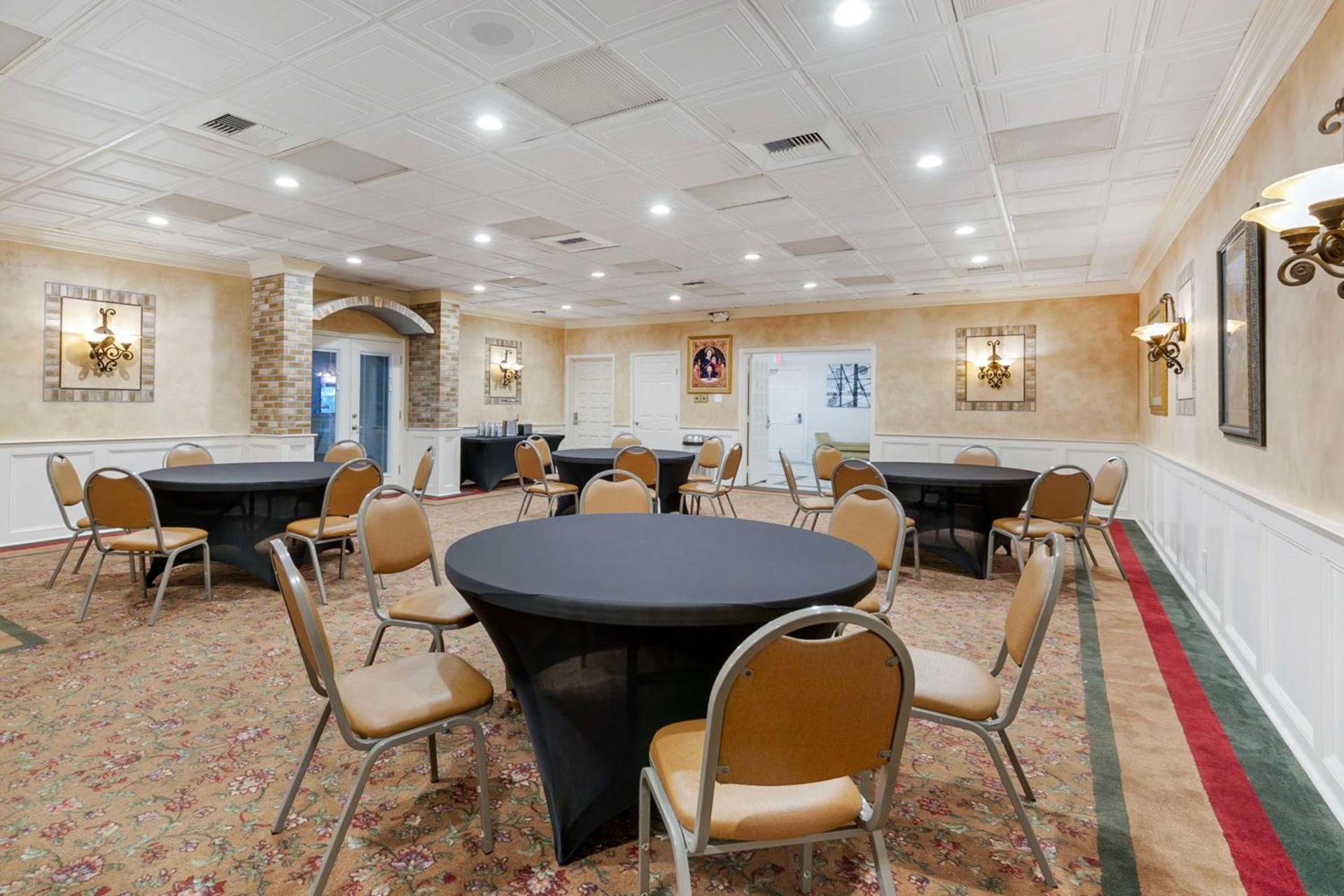 Best Western Plus Westbank photo 55