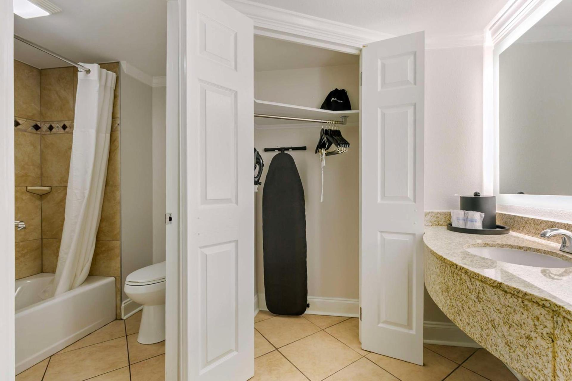 Best Western Plus Westbank photo 36
