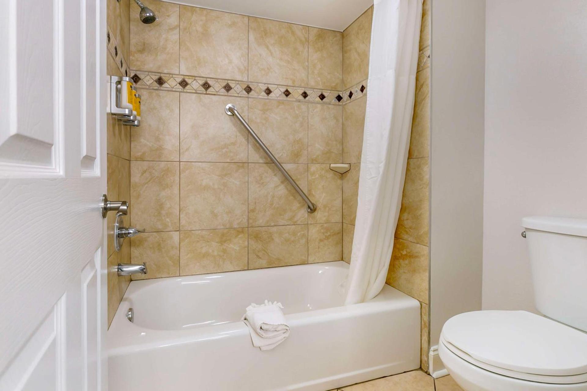 Best Western Plus Westbank photo 37