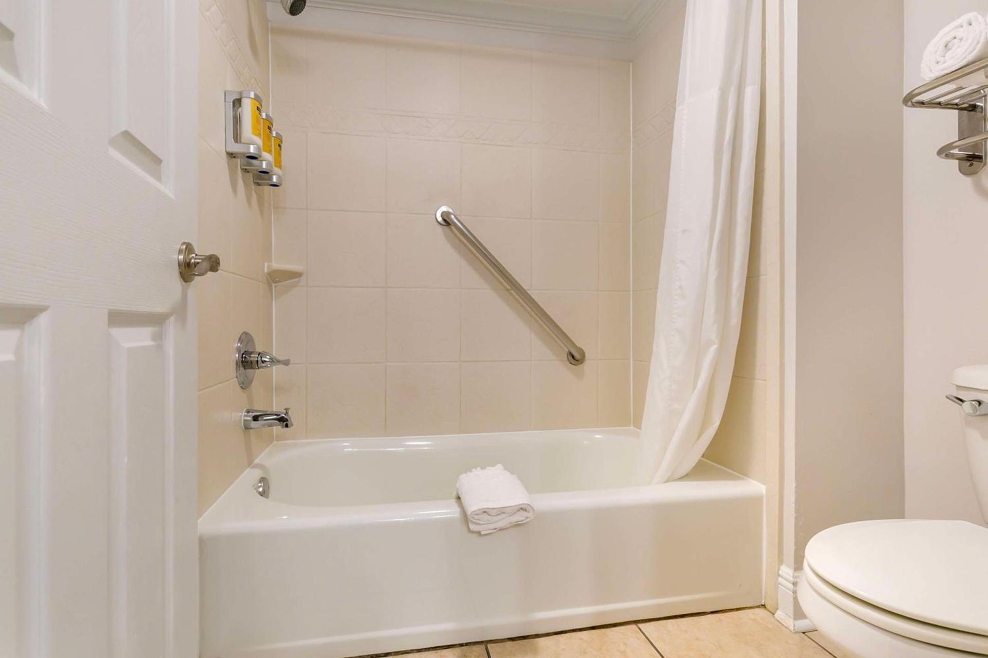 Best Western Plus Westbank photo 40