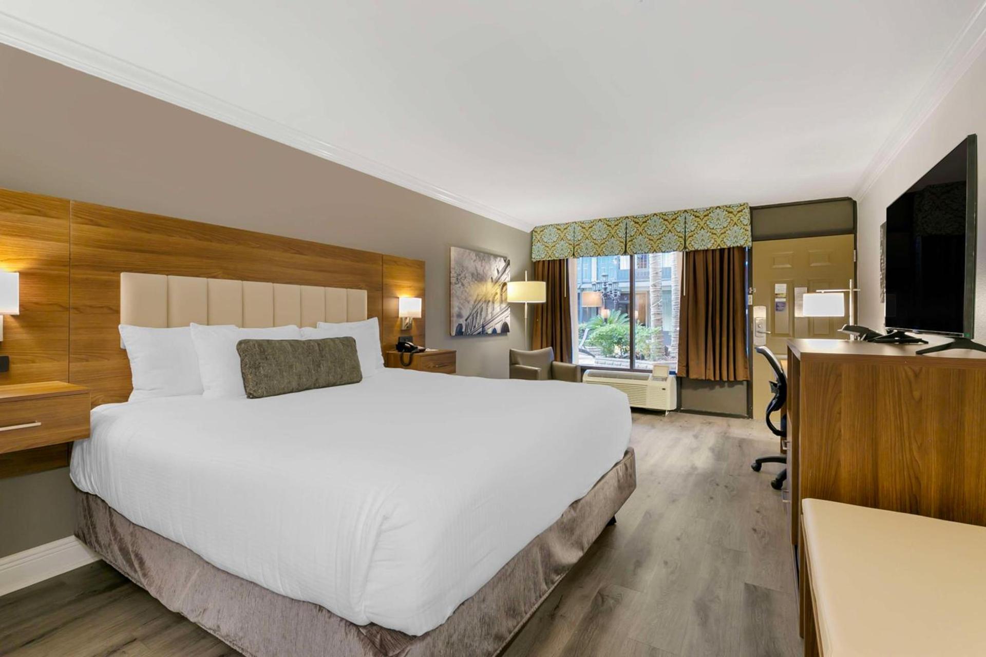 Best Western Plus Westbank photo 31