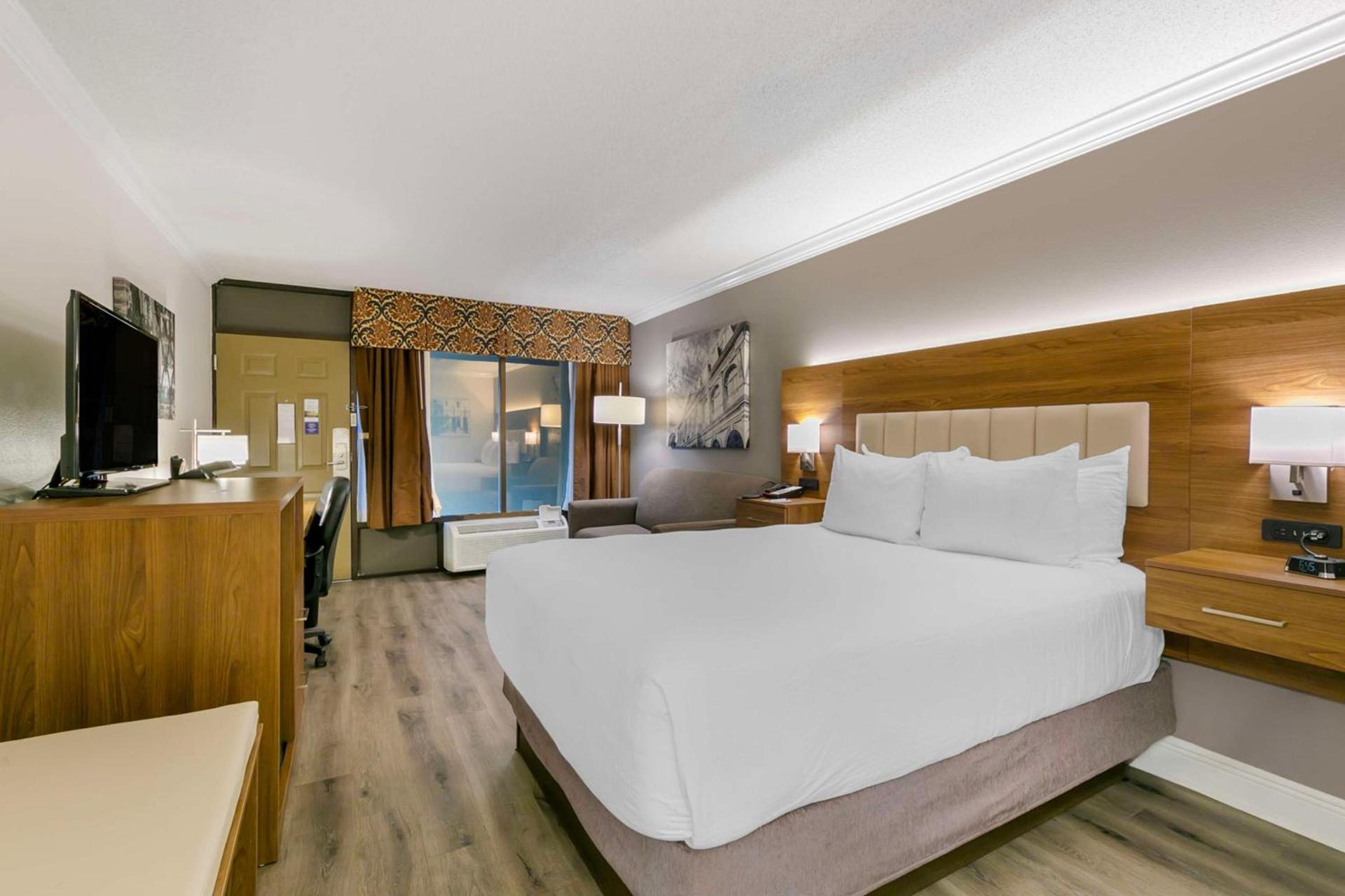 Best Western Plus Westbank photo 32