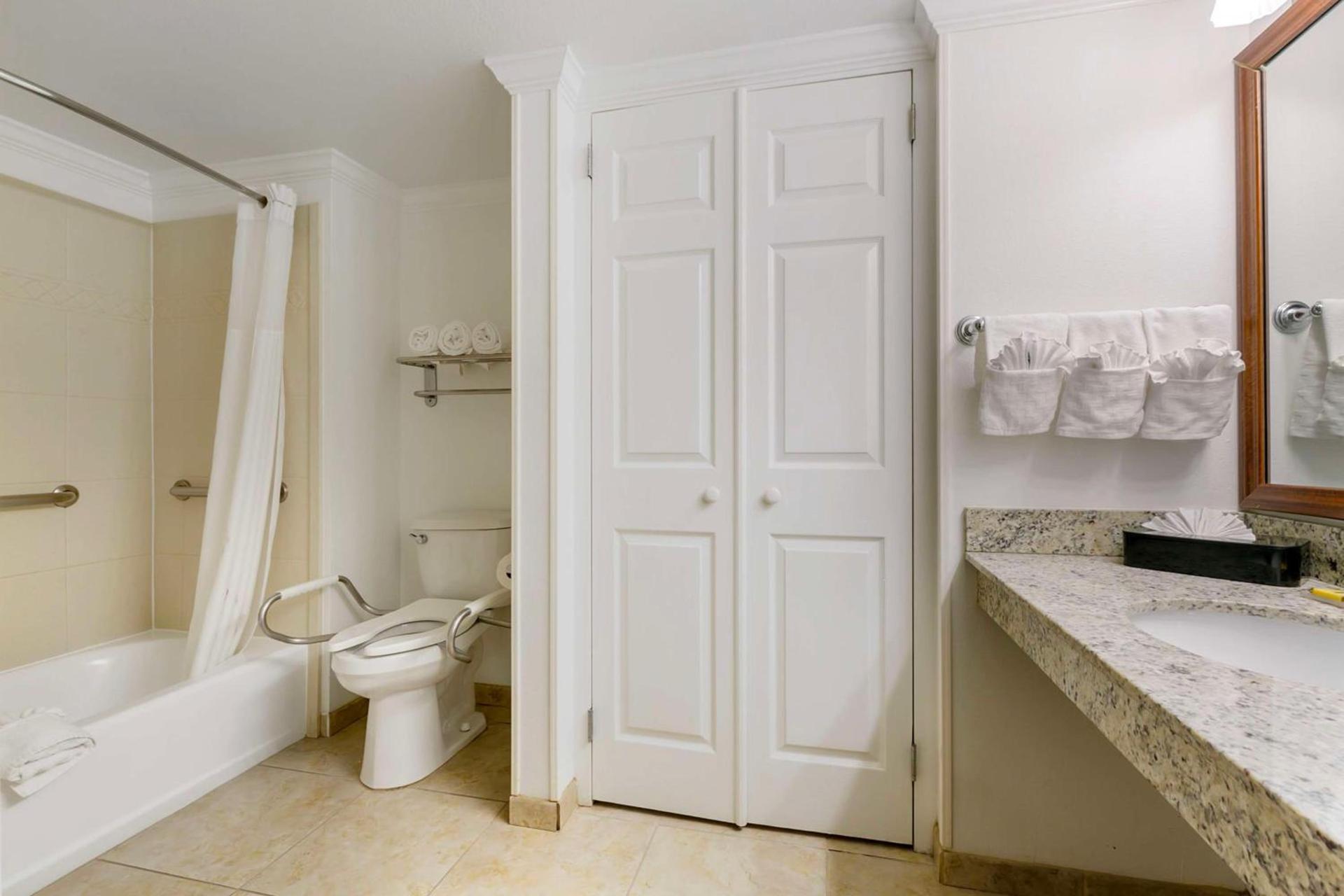 Best Western Plus Westbank photo 43
